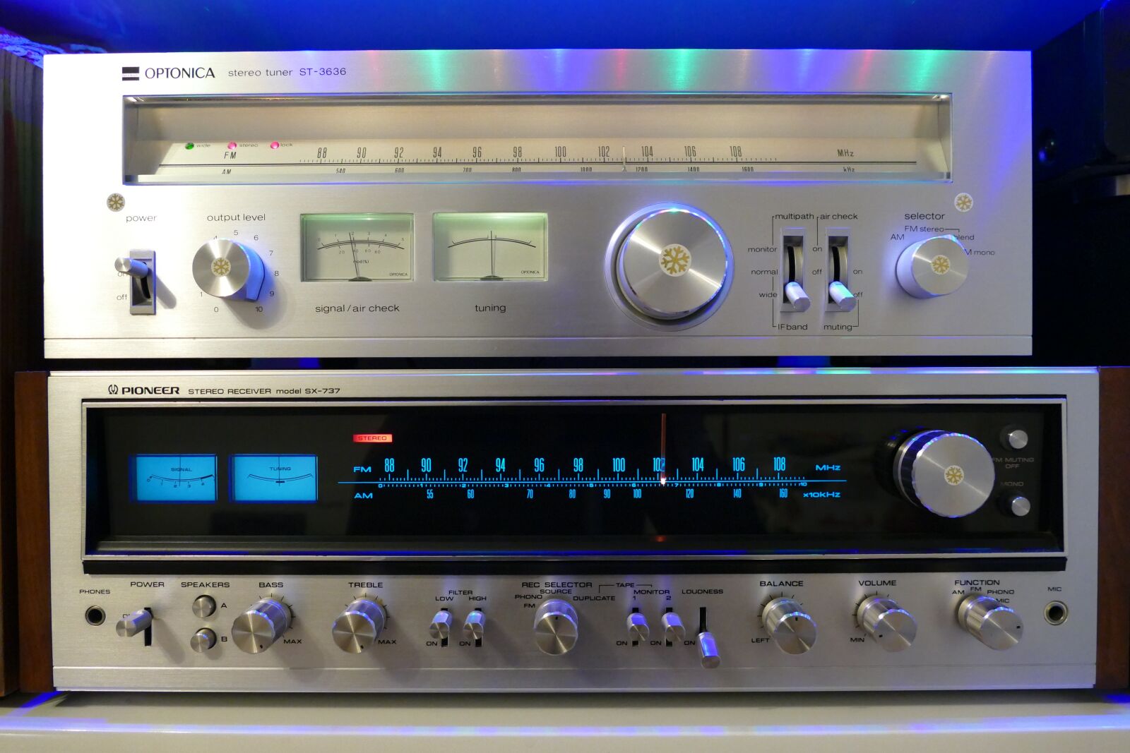 Panasonic Lumix DMC-FZ1000 sample photo. Stereo, knob, audio photography