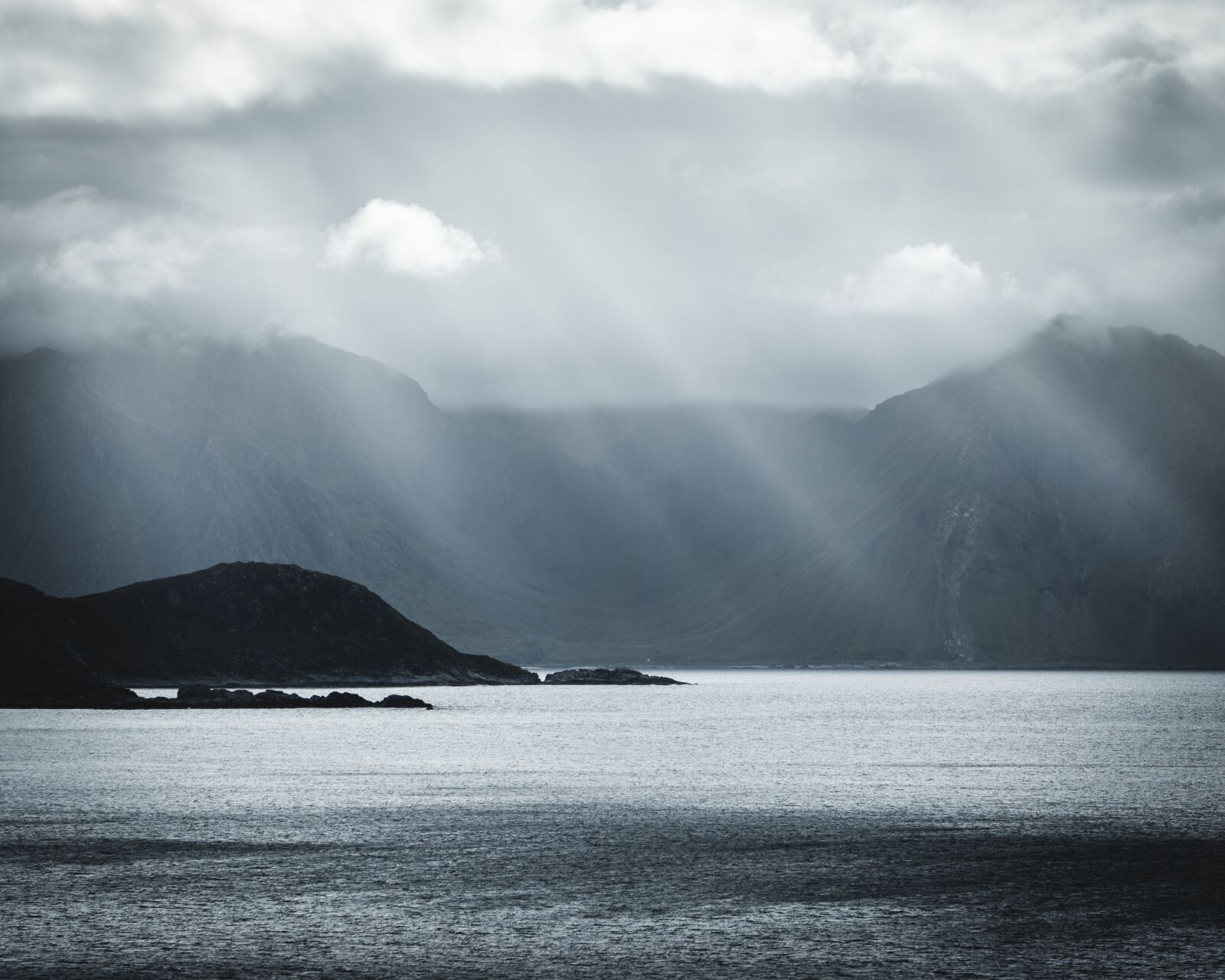 Sony FE 24-105mm F4 G OSS sample photo. Norway, lofoten, nature photography