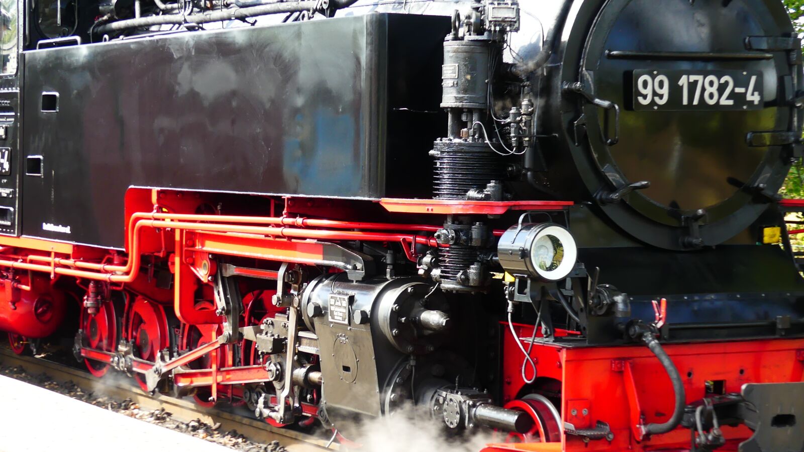 Panasonic Lumix DMC-FZ300 sample photo. Dam peg, railway, locomotive photography