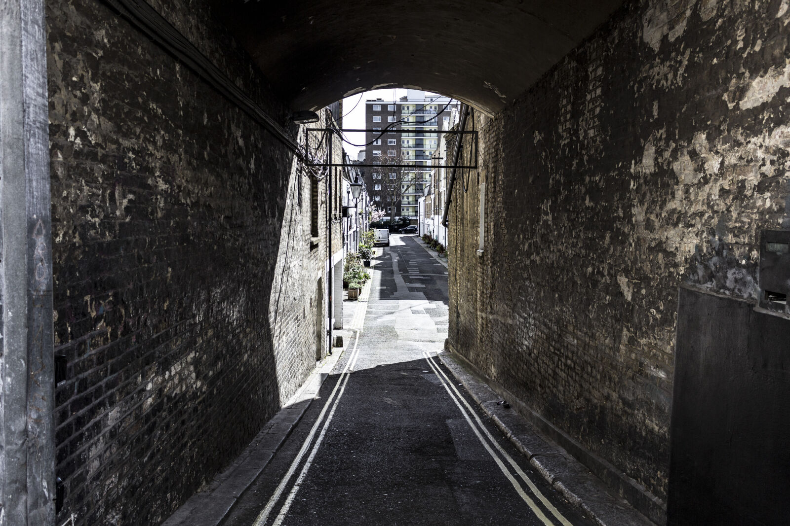 Canon EOS 600D (Rebel EOS T3i / EOS Kiss X5) sample photo. Alley, road, tunnel photography