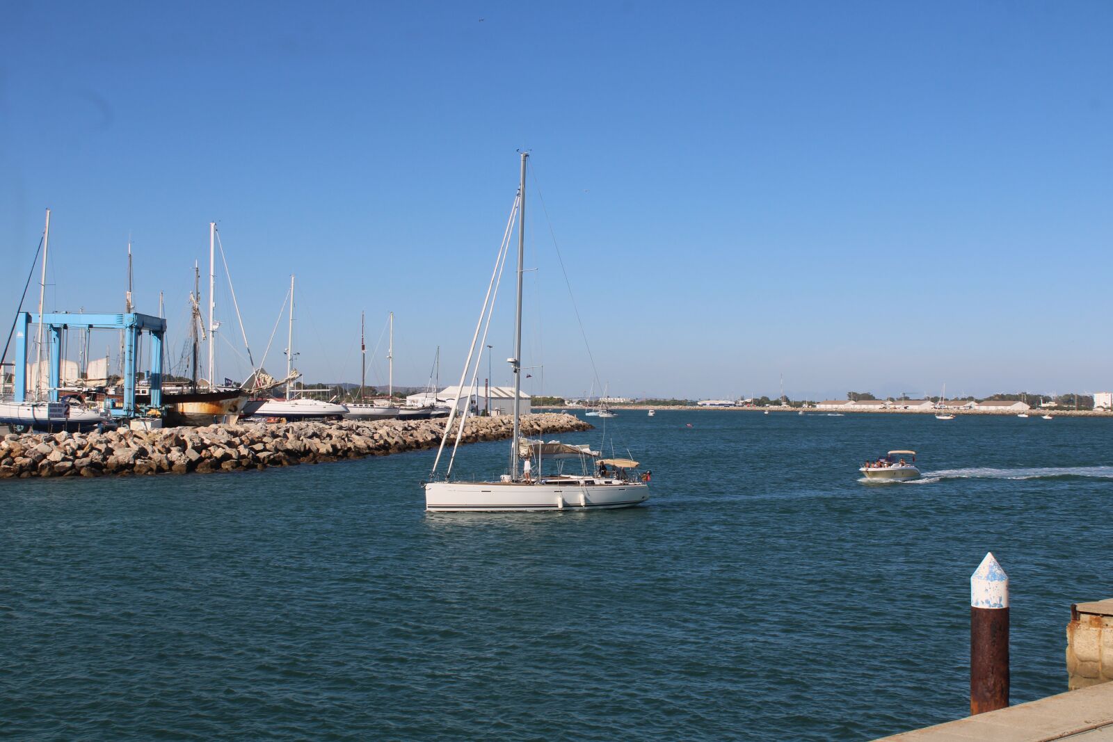 Canon EOS 2000D (EOS Rebel T7 / EOS Kiss X90 / EOS 1500D) sample photo. The port of santa photography
