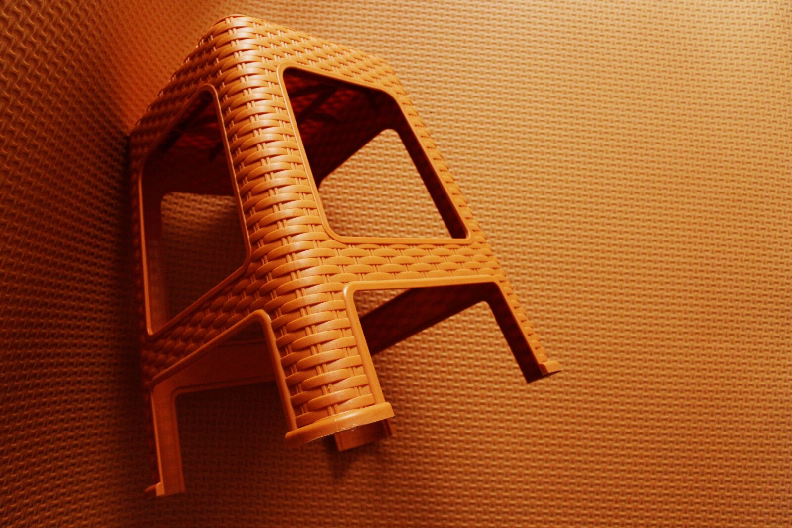 Canon EOS 600D (Rebel EOS T3i / EOS Kiss X5) sample photo. Chair, orange, color photography