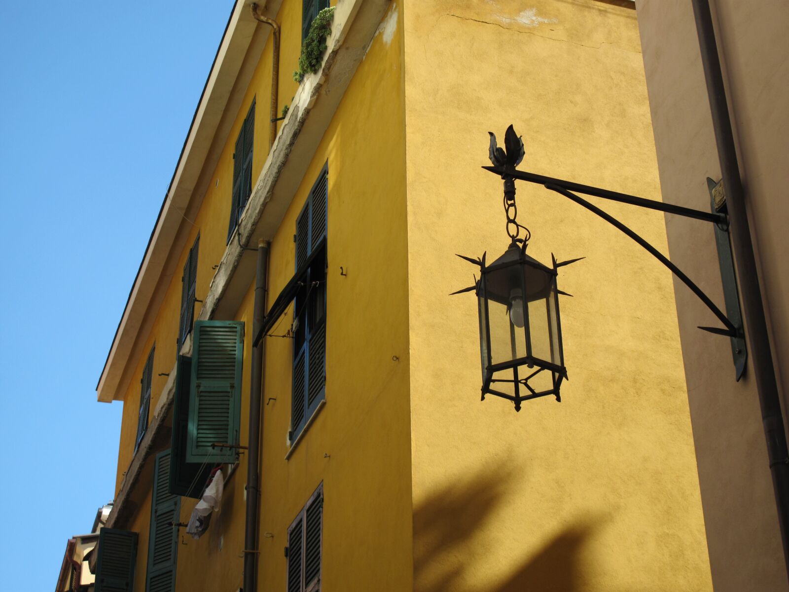 Canon PowerShot G10 sample photo. Italy, liguria, house photography