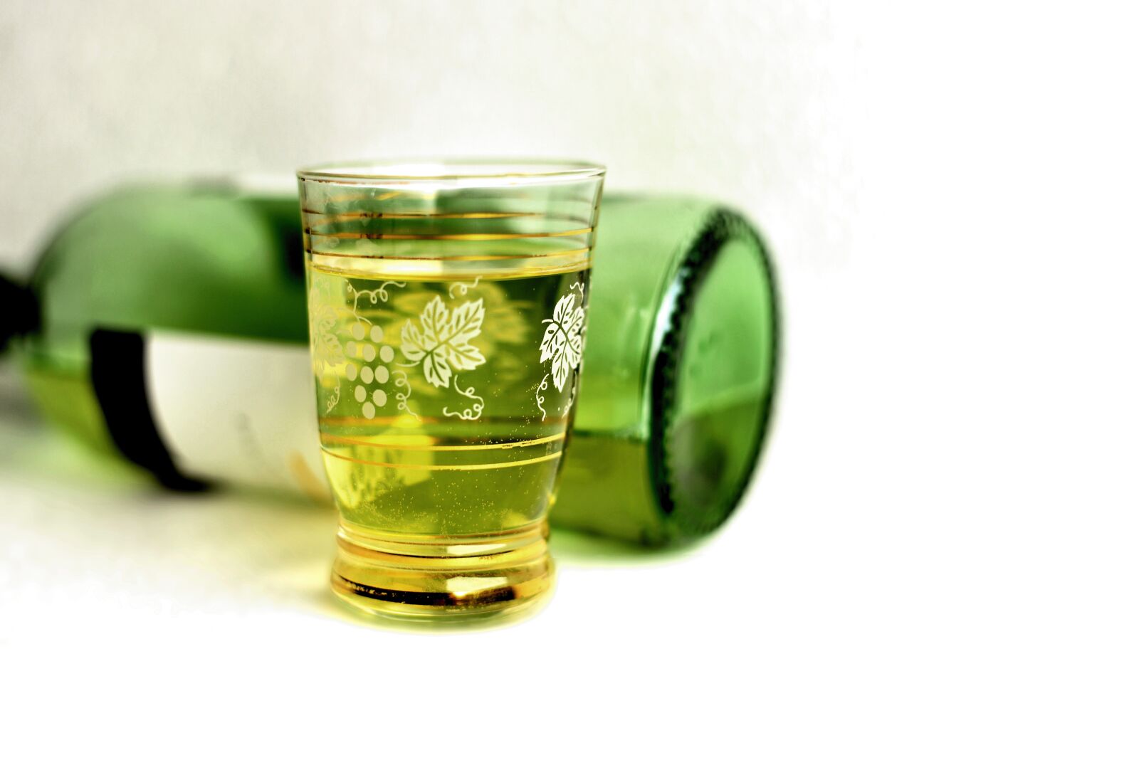 Nikon D610 sample photo. White wine, wine glass photography
