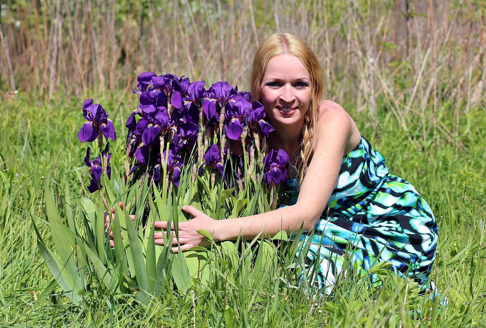 Canon EOS 600D (Rebel EOS T3i / EOS Kiss X5) sample photo. Blonde girl, flowers, beauty photography