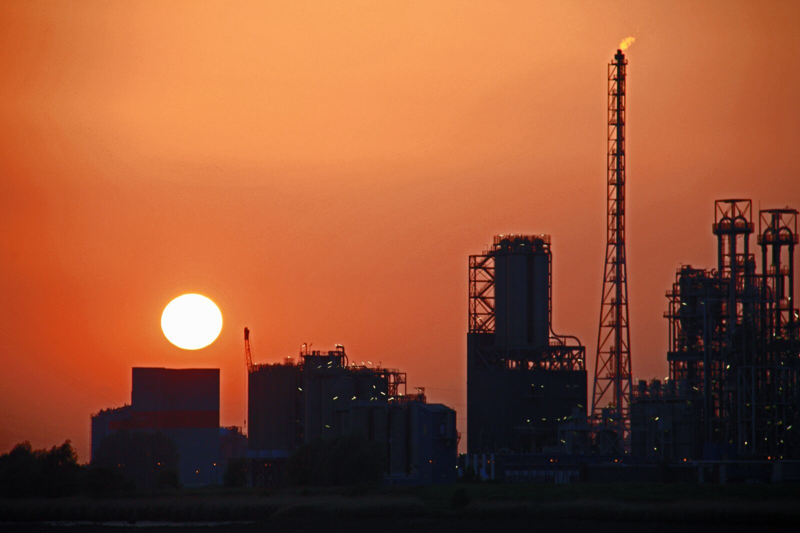 Canon EOS 450D (EOS Rebel XSi / EOS Kiss X2) sample photo. Industry, sunset, heaven photography