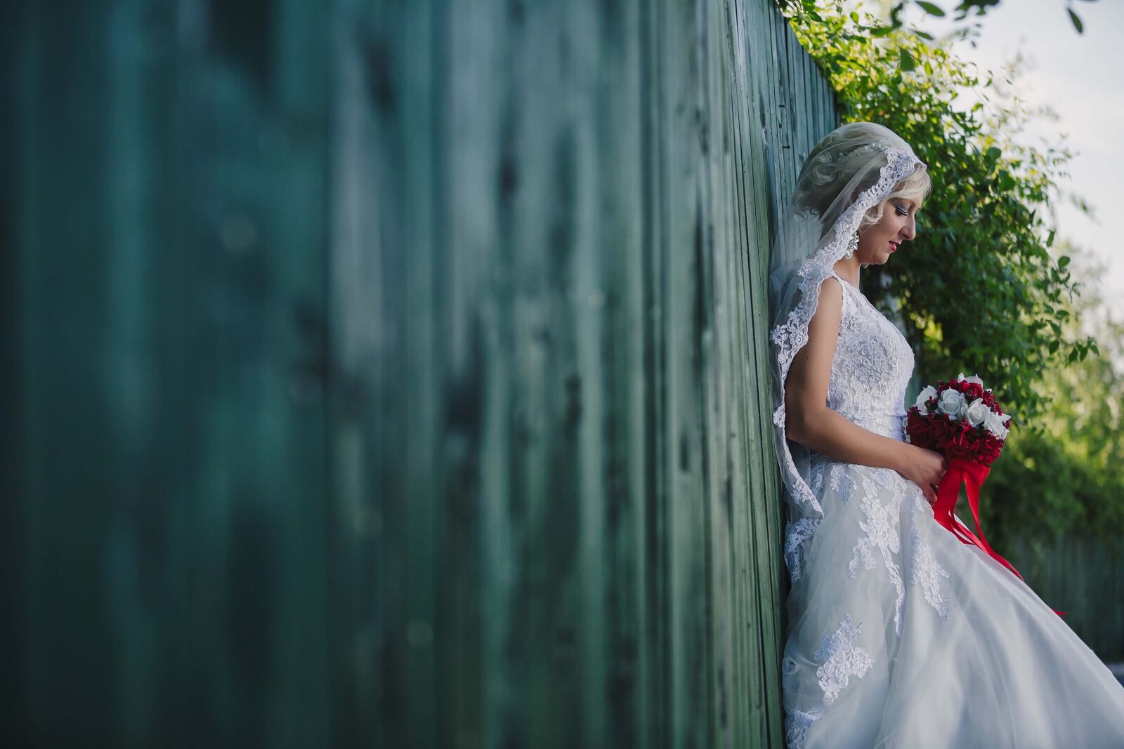 Canon EF 70-200mm F2.8L IS II USM sample photo. Bride, lady, alone, woman photography