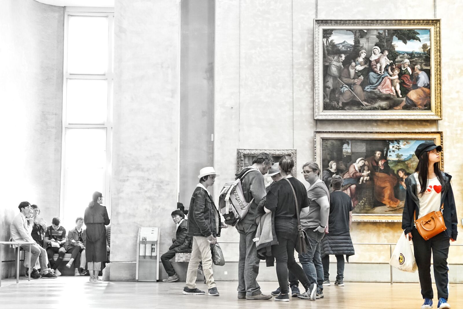 Sony a6000 + Sony Vario-Tessar T* E 16-70mm F4 ZA OSS sample photo. Louvre, art, people photography