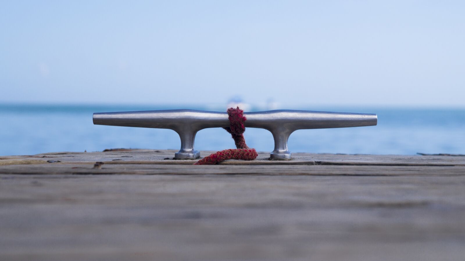 Sony Alpha a3000 + Sony E 18-55mm F3.5-5.6 OSS sample photo. Hook, rope, spring photography