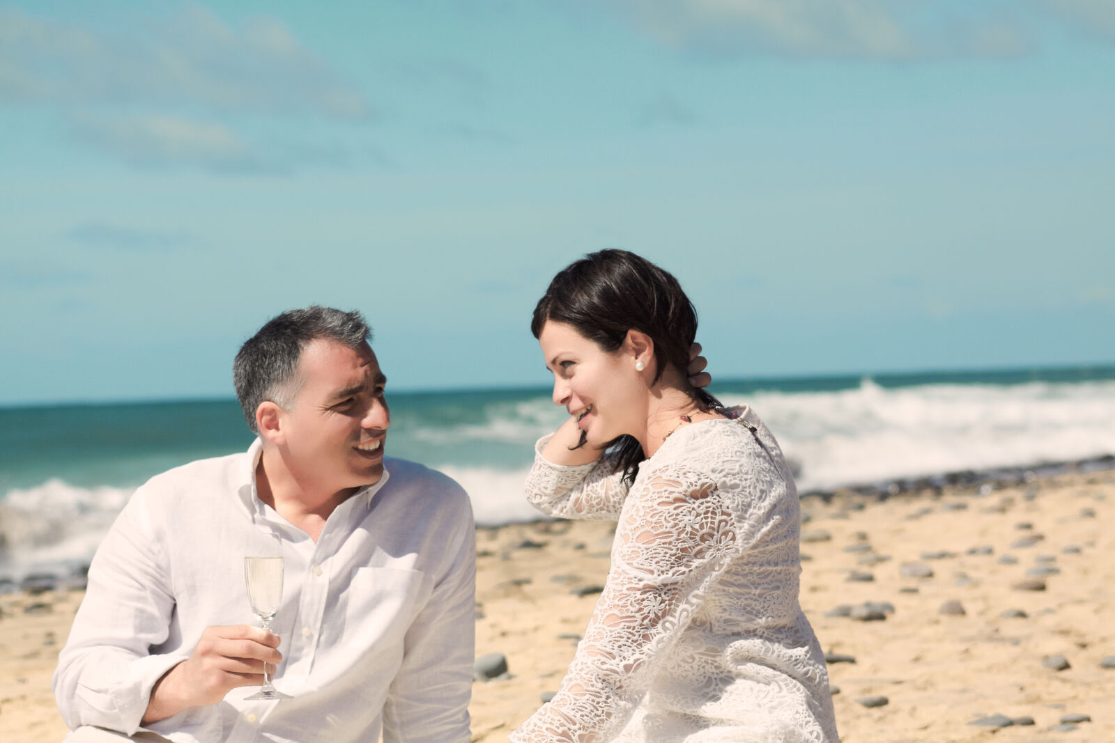 Canon EOS 50D sample photo. Adult, affectionate, alcohol, beach photography