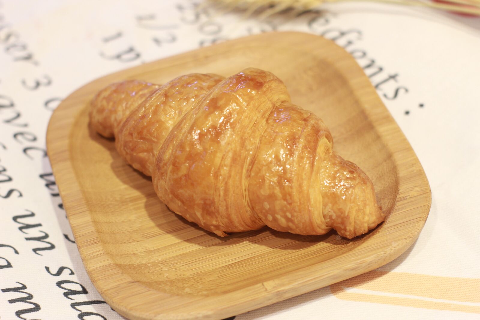 Canon EOS 60D sample photo. Bread, golden horn, i photography
