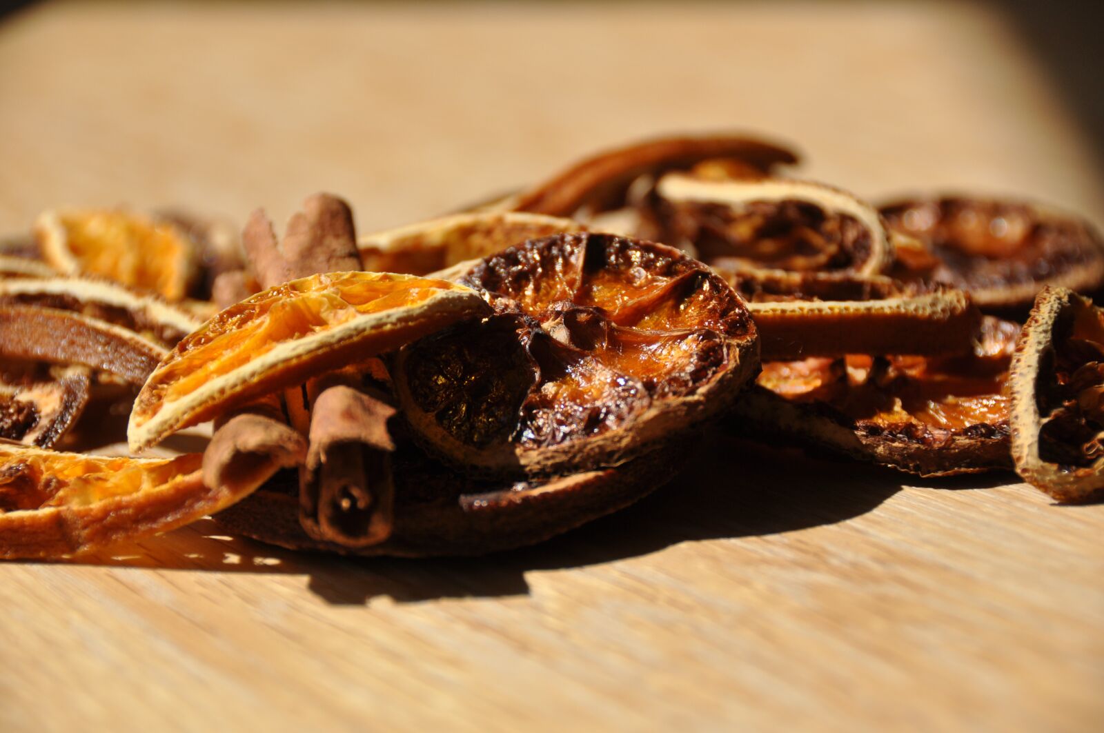 Nikon D90 sample photo. X-mas, orange slices, warmth photography