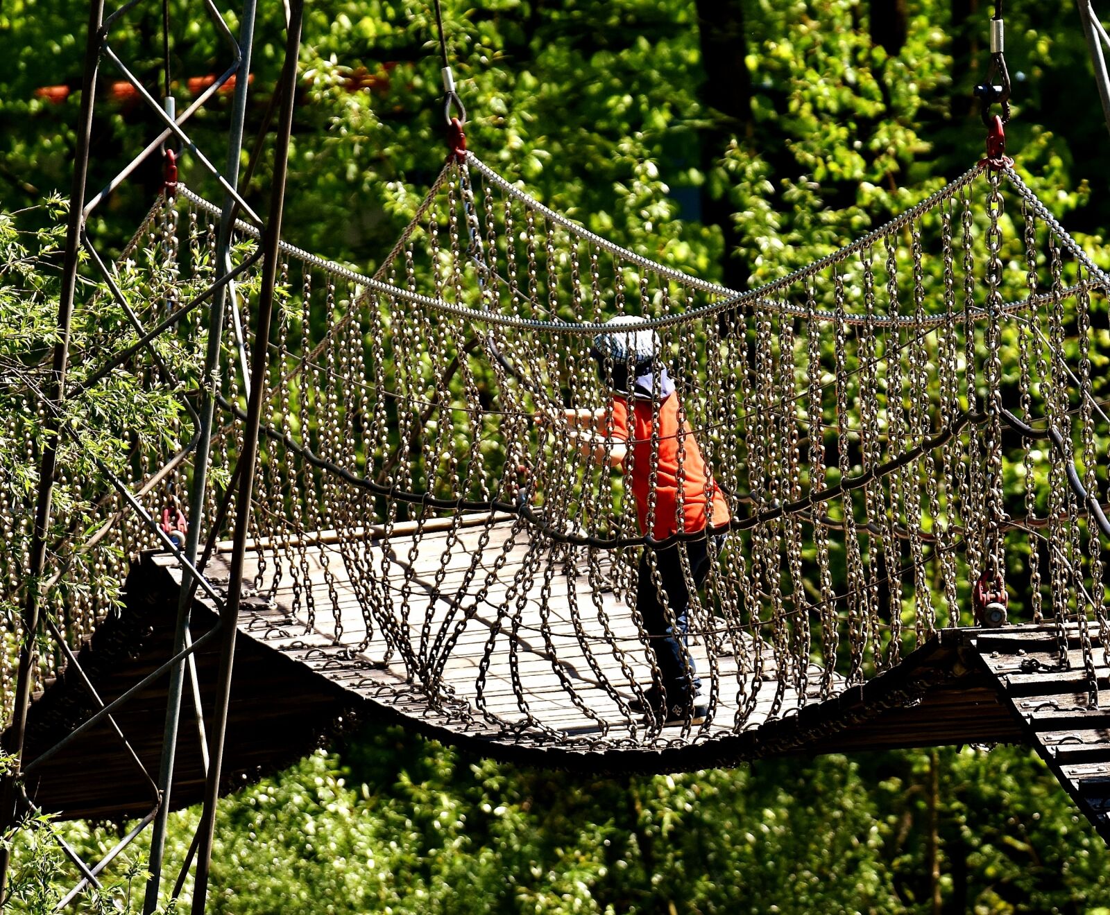 Nikon D7200 sample photo. Suspension bridge, chains, child photography