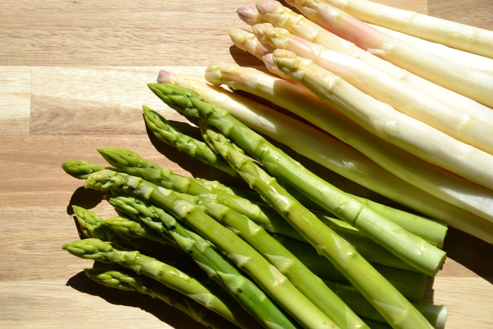 Nikon D3100 sample photo. Asparagus, white, green photography