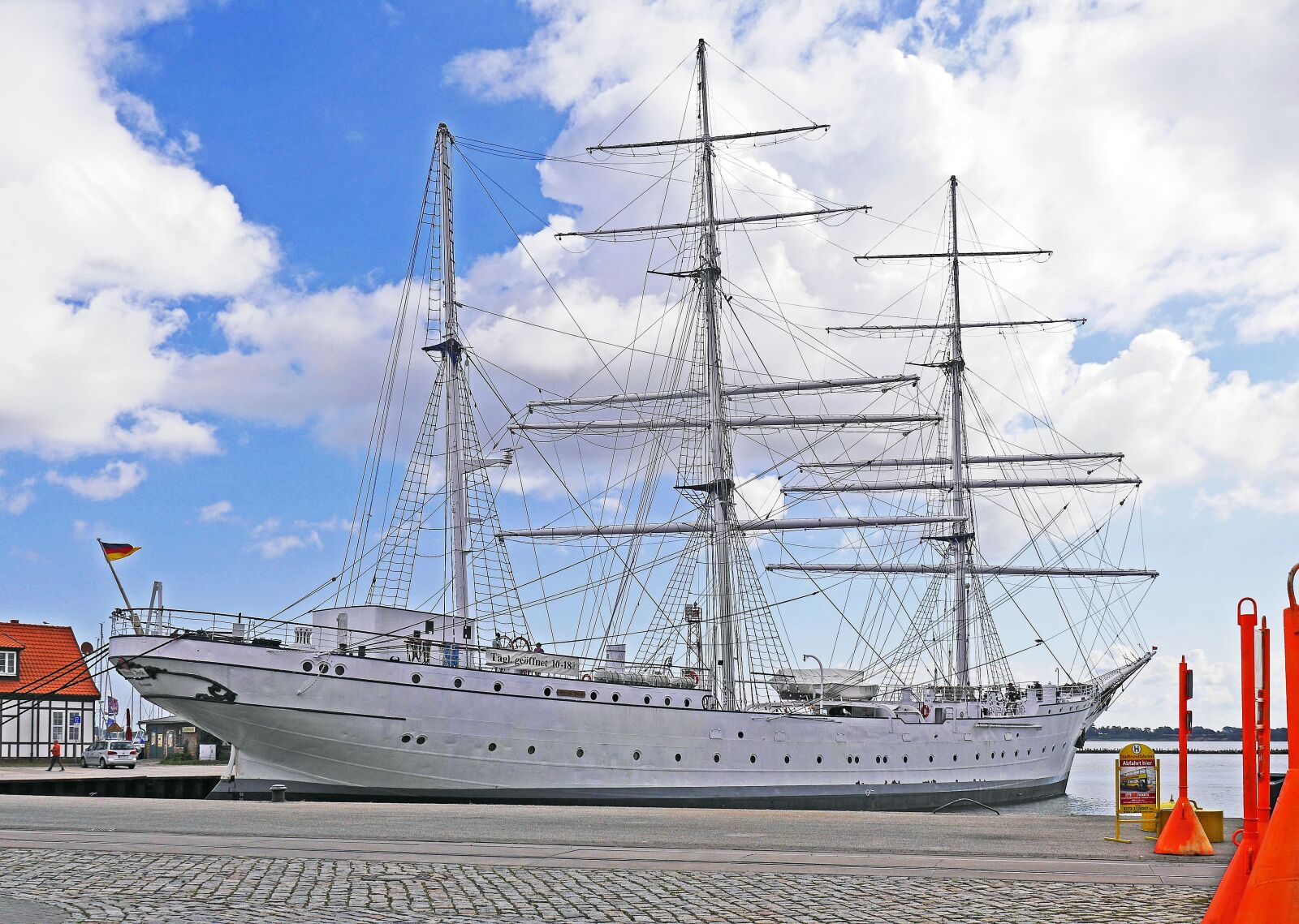 Panasonic Lumix DMC-GH3 sample photo. Stralsund, port, gorch fock photography