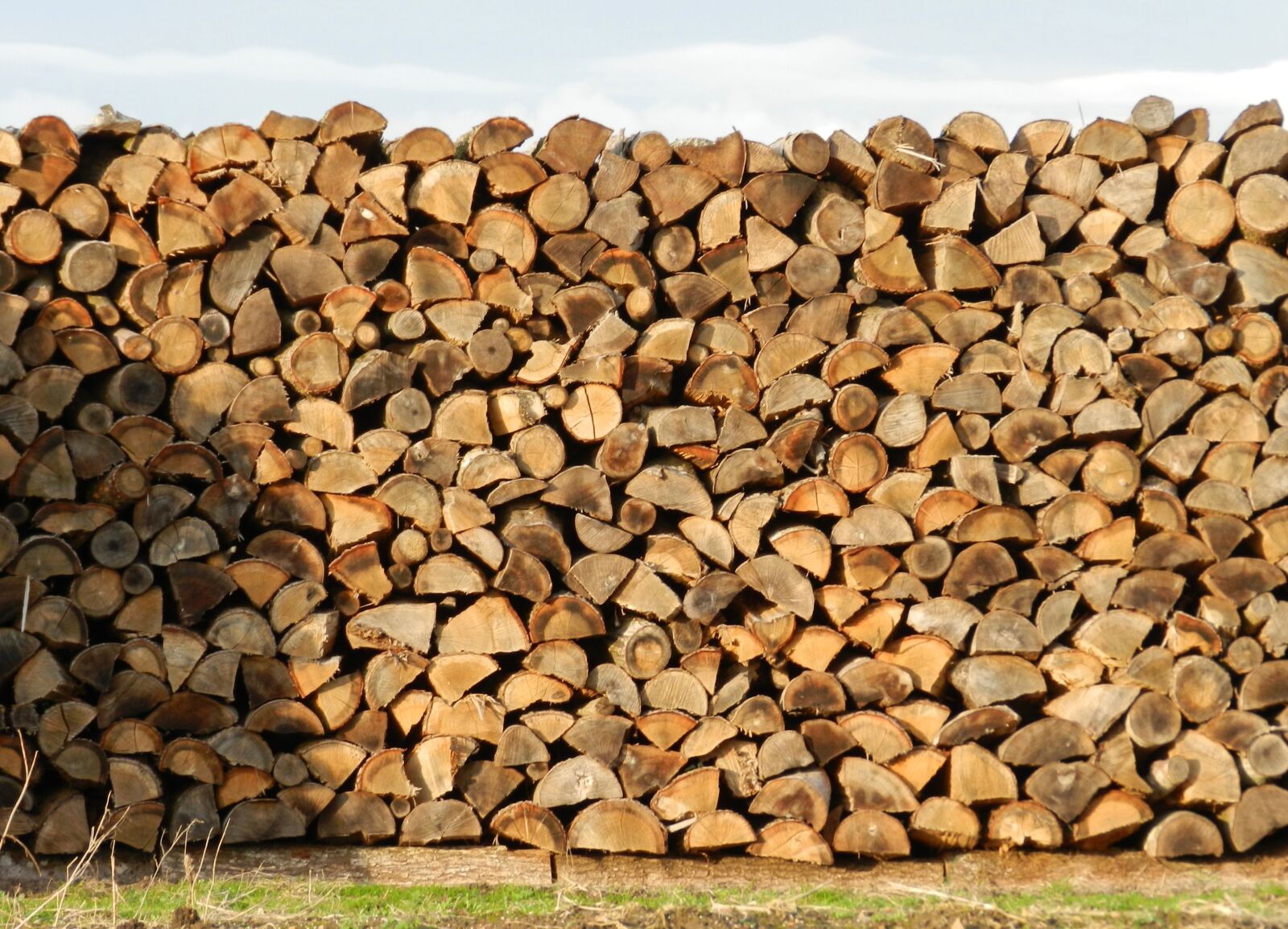 Nikon Coolpix P500 sample photo. Wood, heap, stacked photography