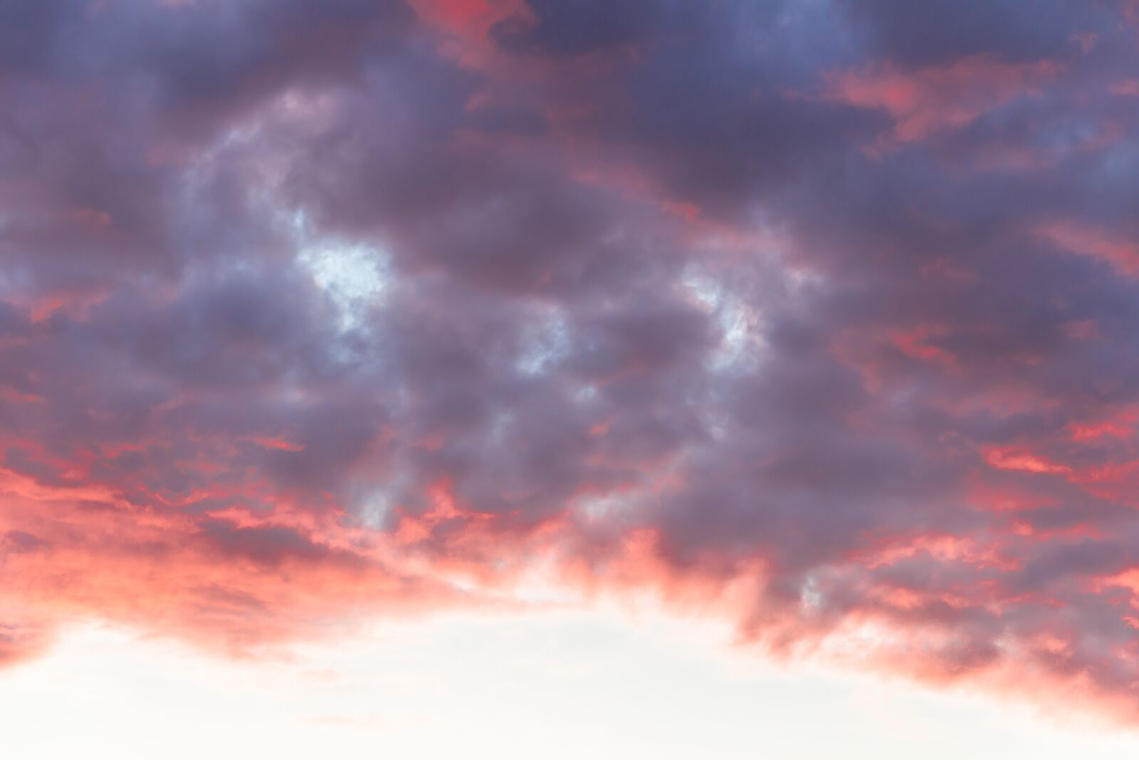 Canon EF-S 18-135mm F3.5-5.6 IS sample photo. Clouds, red, sunset photography