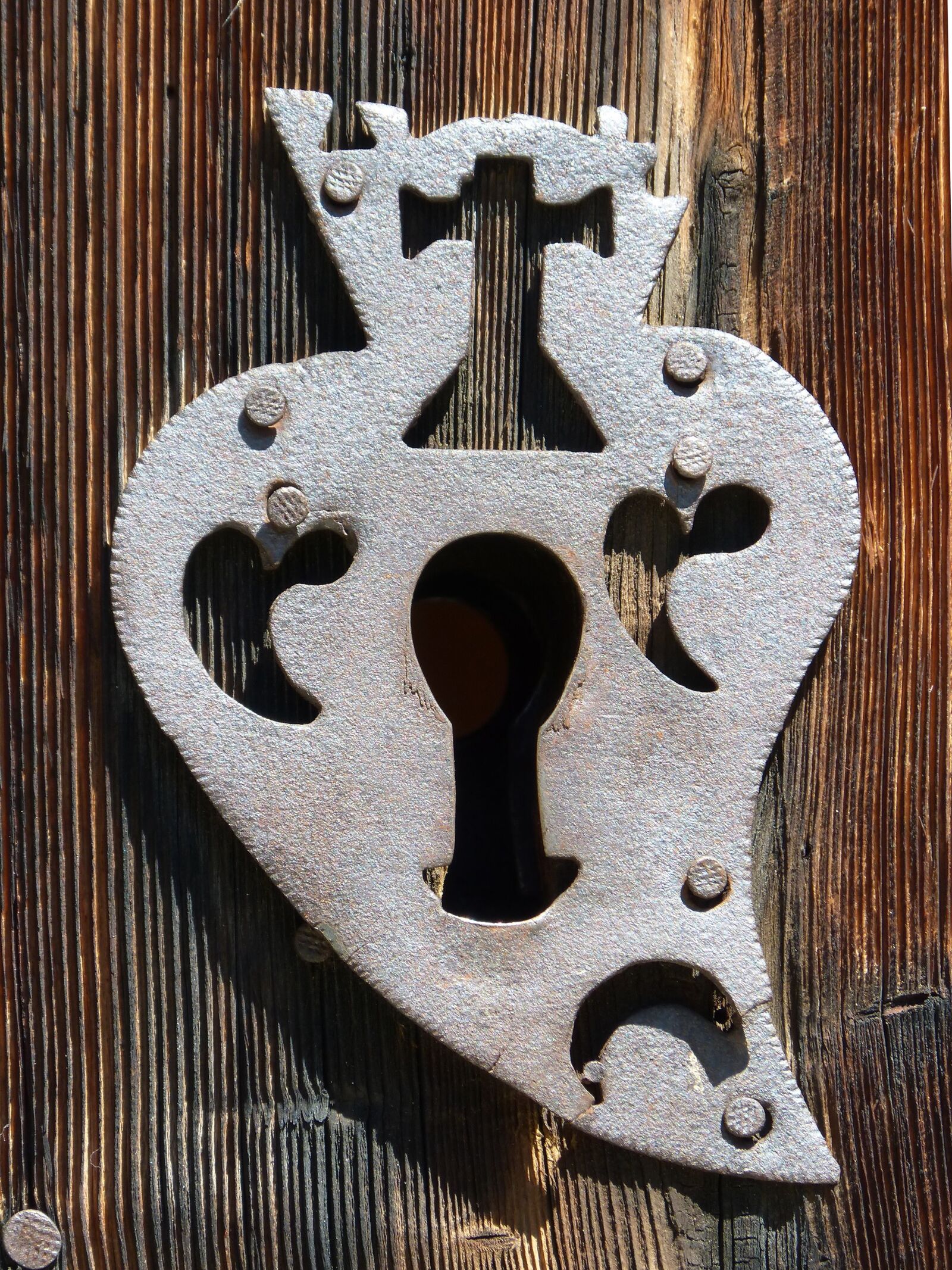 Panasonic DMC-FZ62 sample photo. Lock, door, open photography