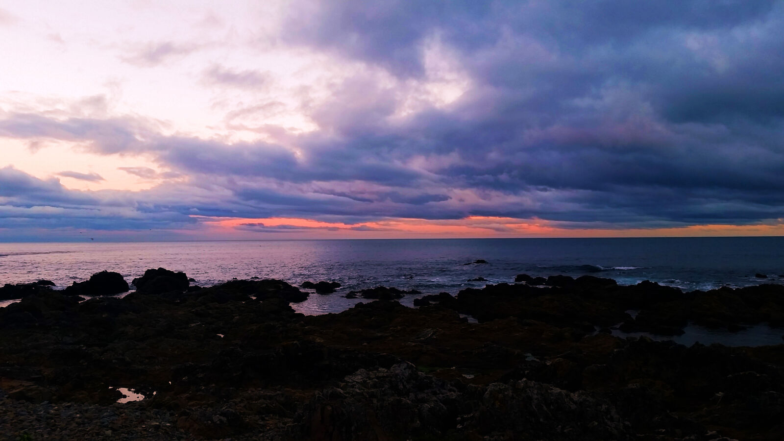 Samsung Galaxy S5 sample photo. Beach, blue, clouds, coast photography