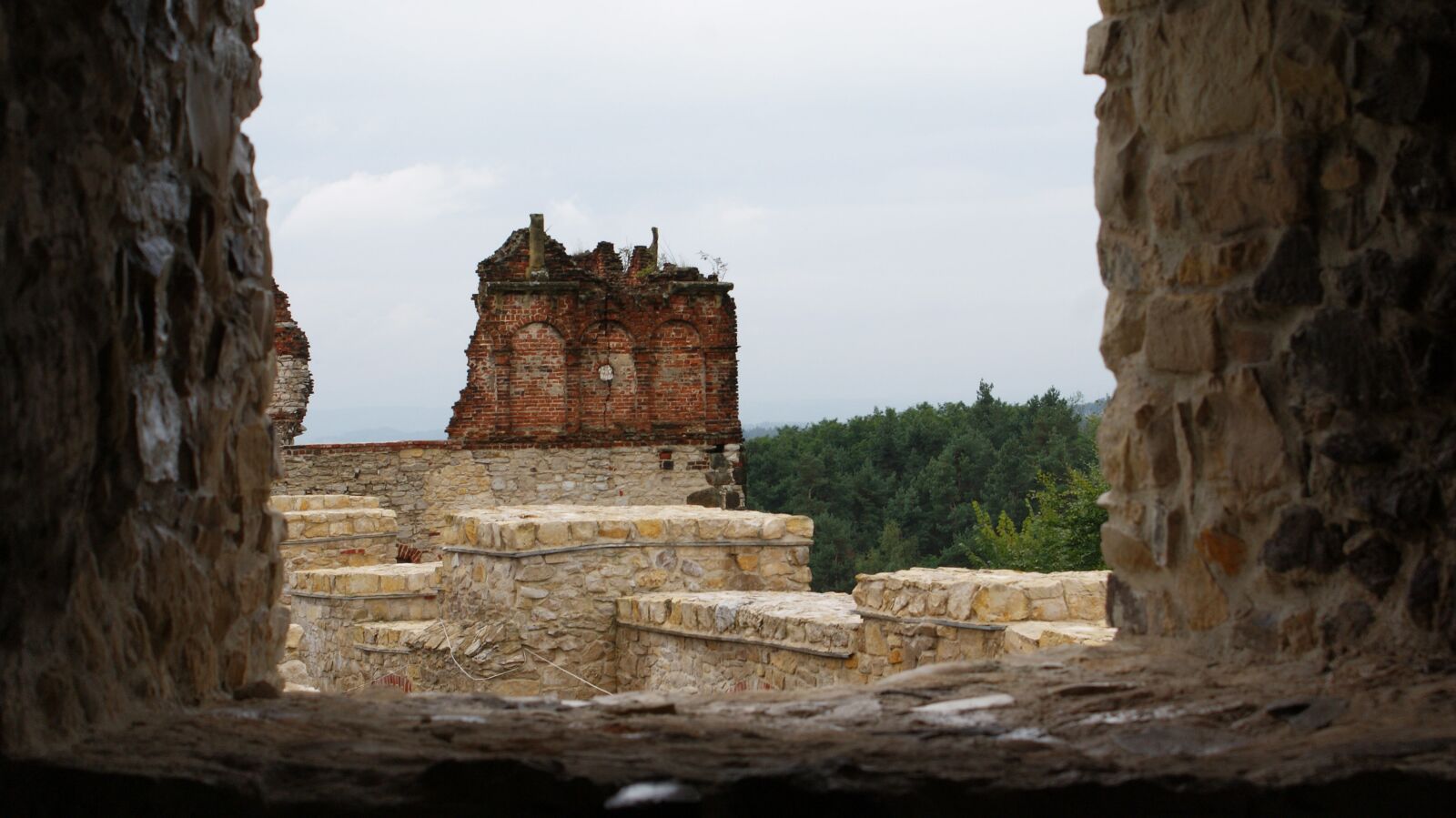 Sony Alpha DSLR-A200 sample photo. The ruins of the photography