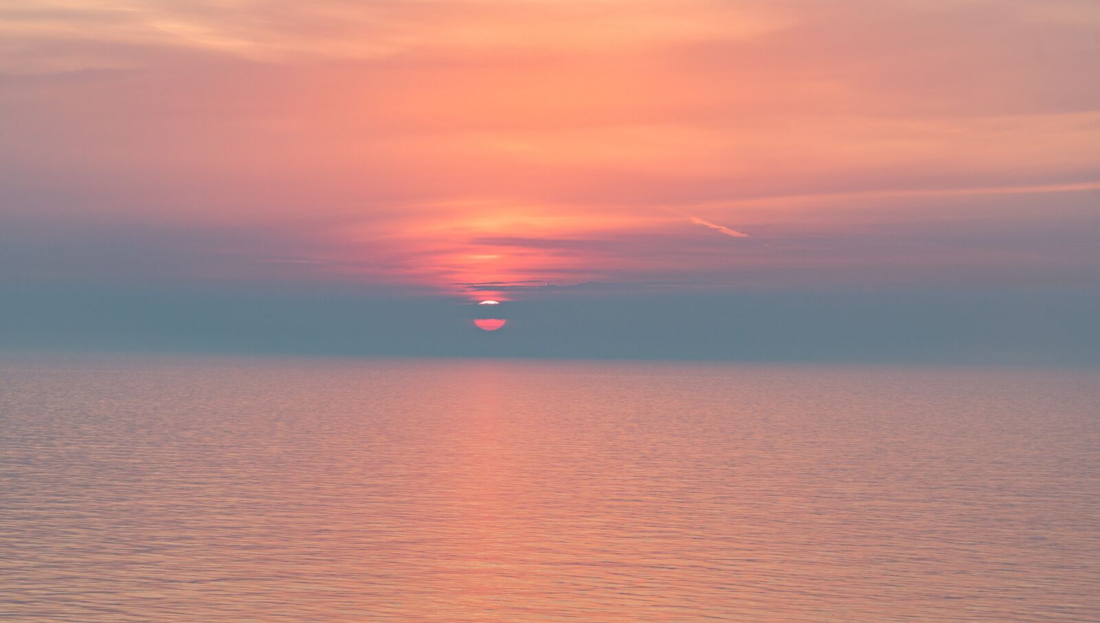 Sony a7R II + Sony FE 24-240mm F3.5-6.3 OSS sample photo. Sunset, pink, blue photography