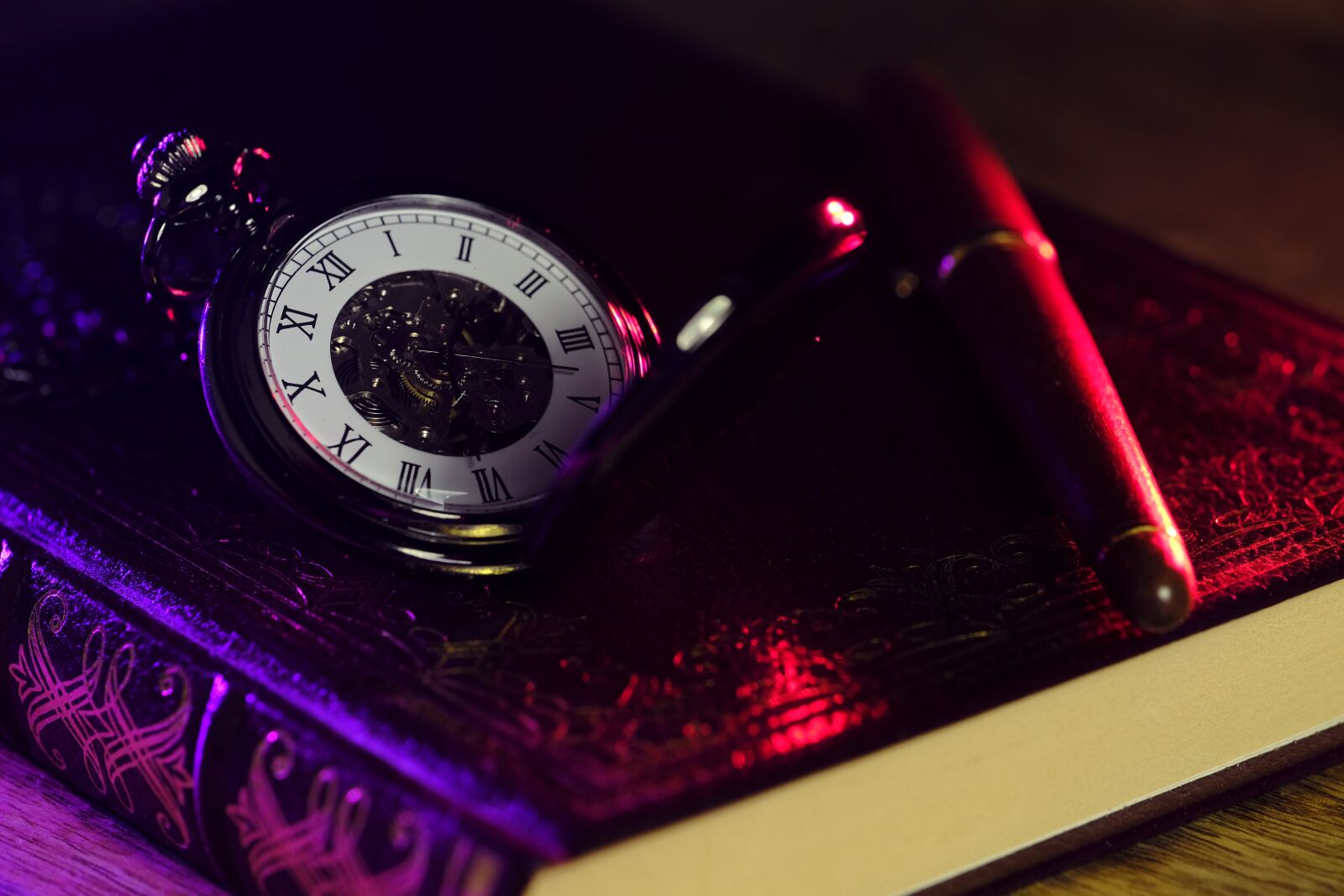 Fujifilm X-T2 + Fujifilm XF 80mm F2.8 R LM OIS WR Macro sample photo. Clock, pocket watch, time photography