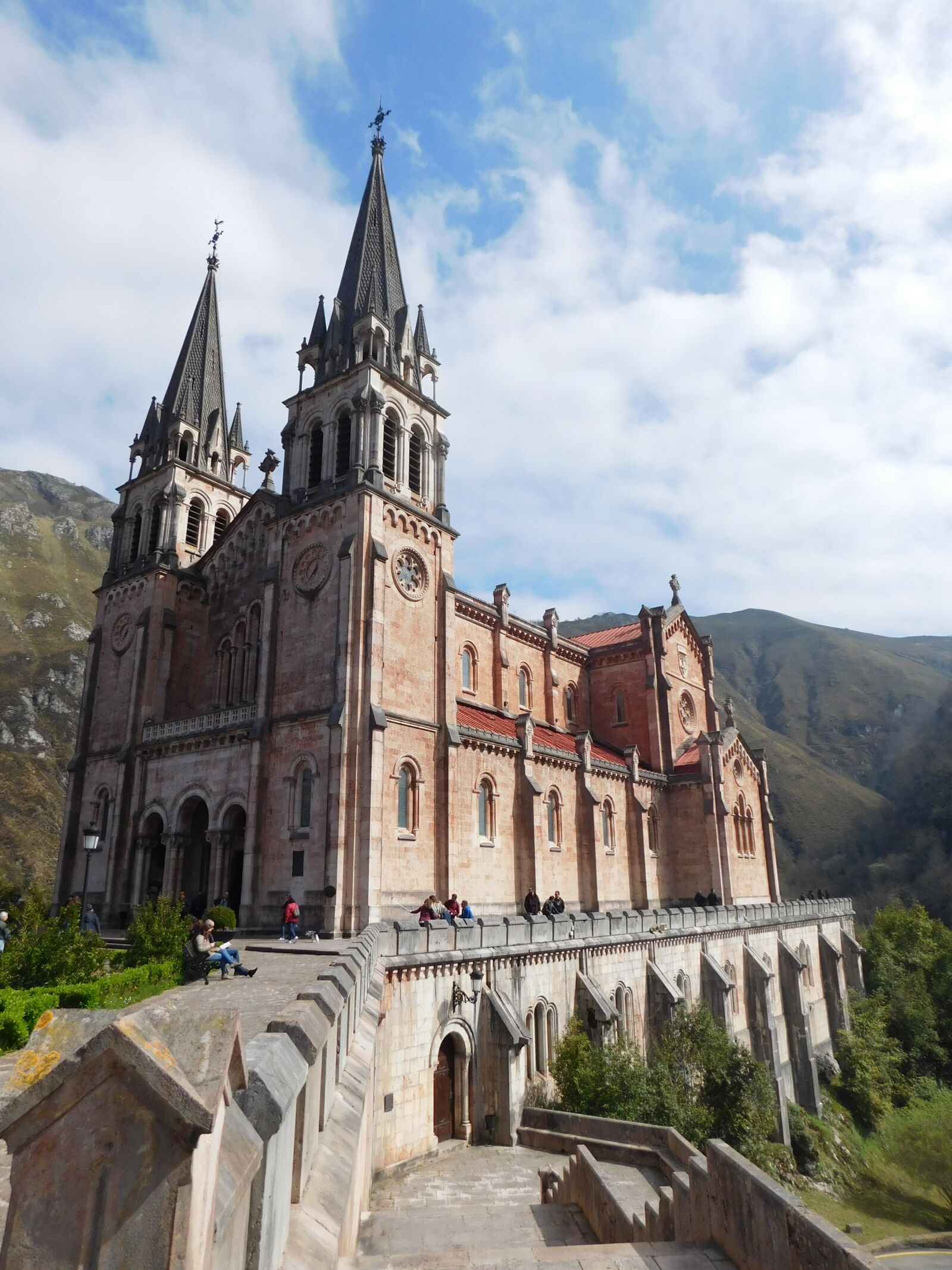 Nikon Coolpix L840 sample photo. Covadonga, church, catholic photography
