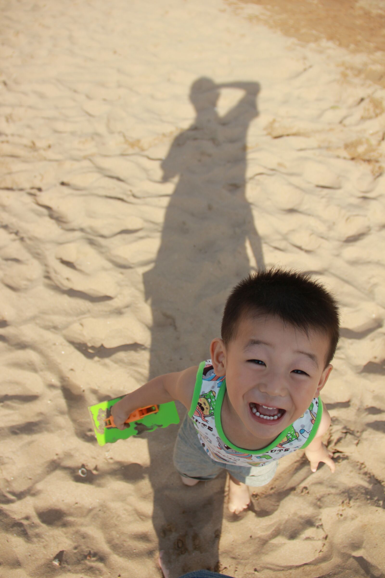 Canon EOS 550D (EOS Rebel T2i / EOS Kiss X4) sample photo. Beach, happy, creative photography