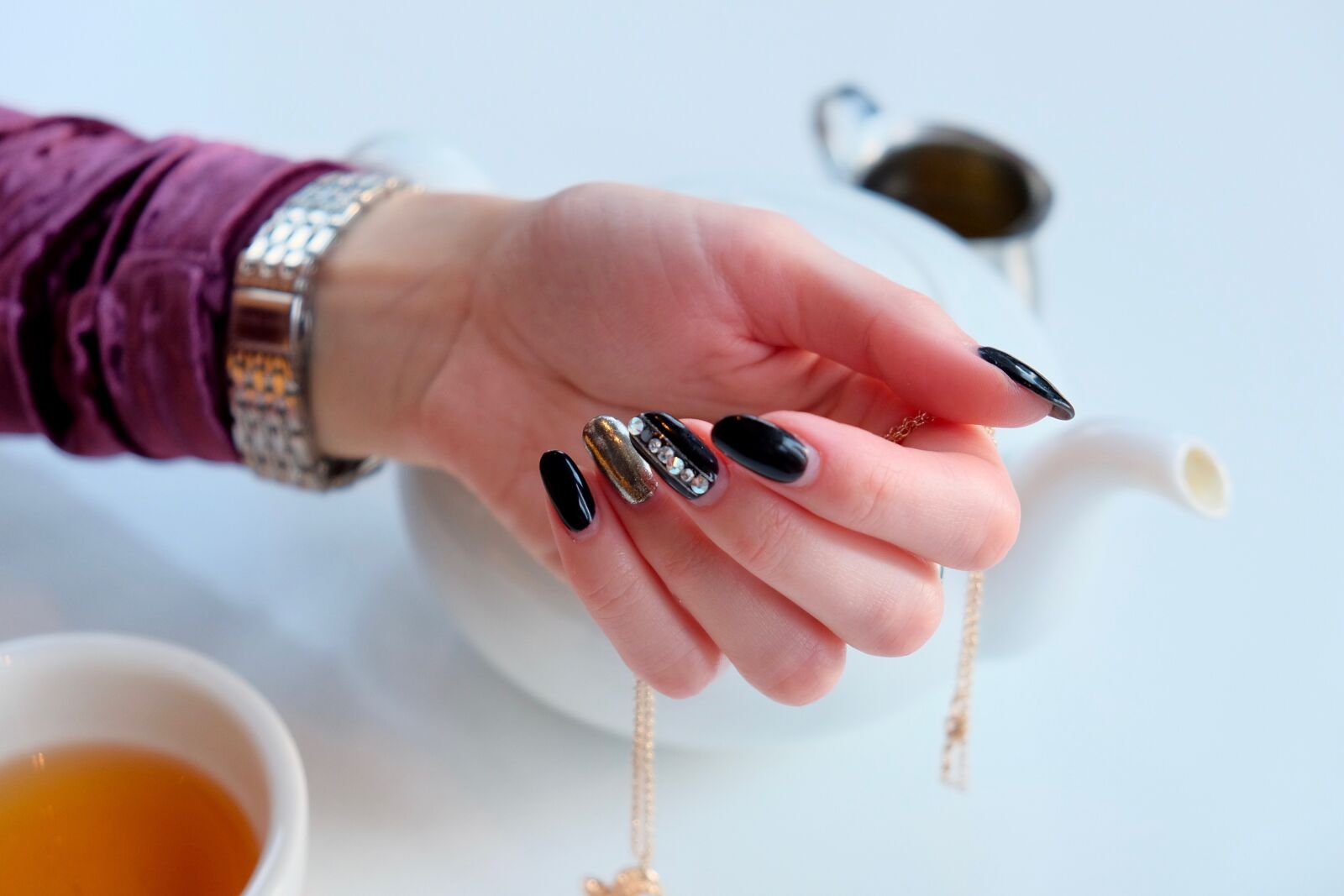 Fujifilm X-T10 sample photo. Beautiful, woman, nails photography