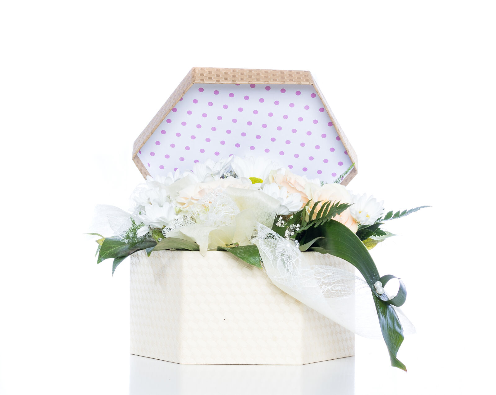 Canon EOS 750D (EOS Rebel T6i / EOS Kiss X8i) sample photo. White, flowers, inside, gift photography