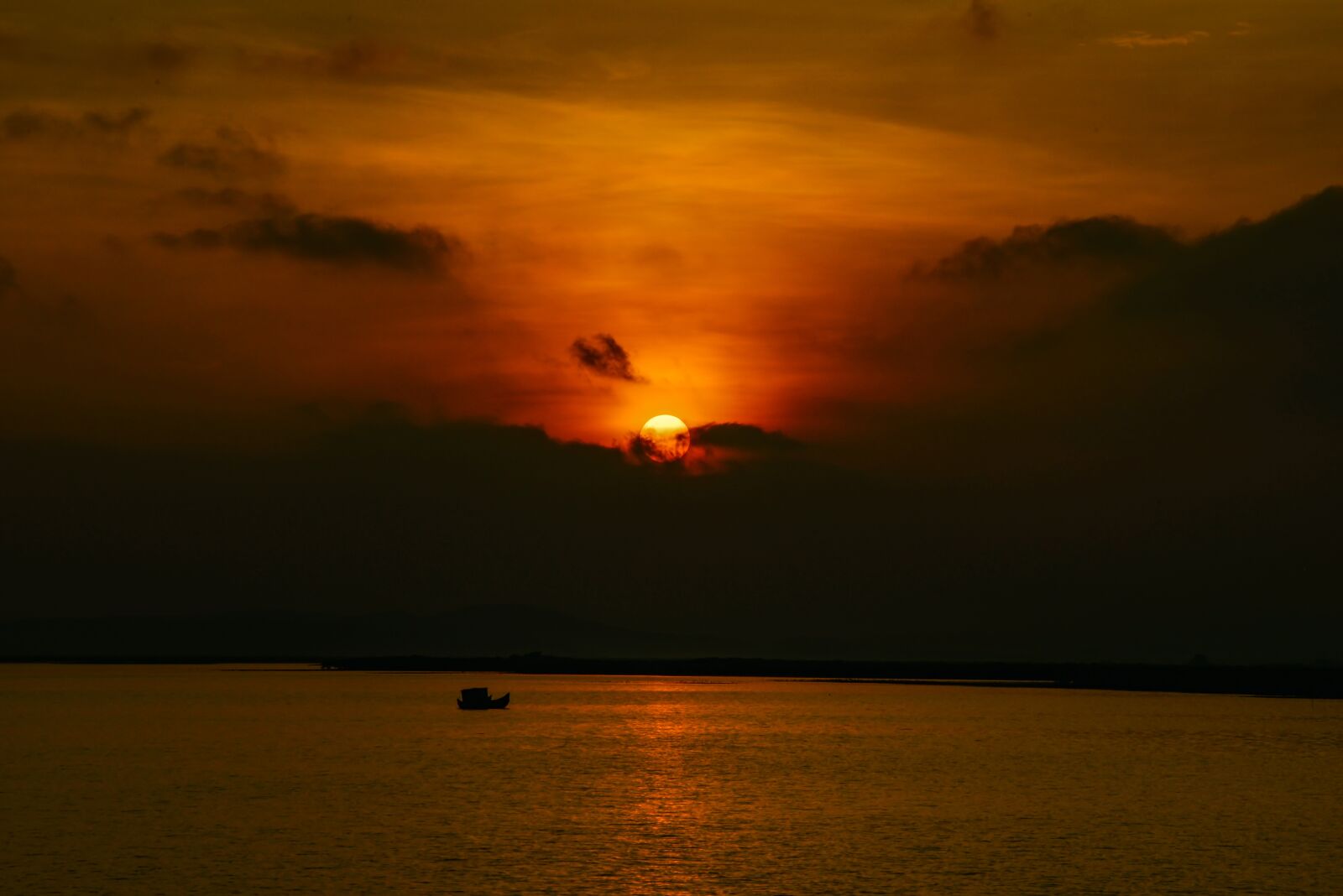 Nikon D800 sample photo. Vietnam, the sea, clouds photography