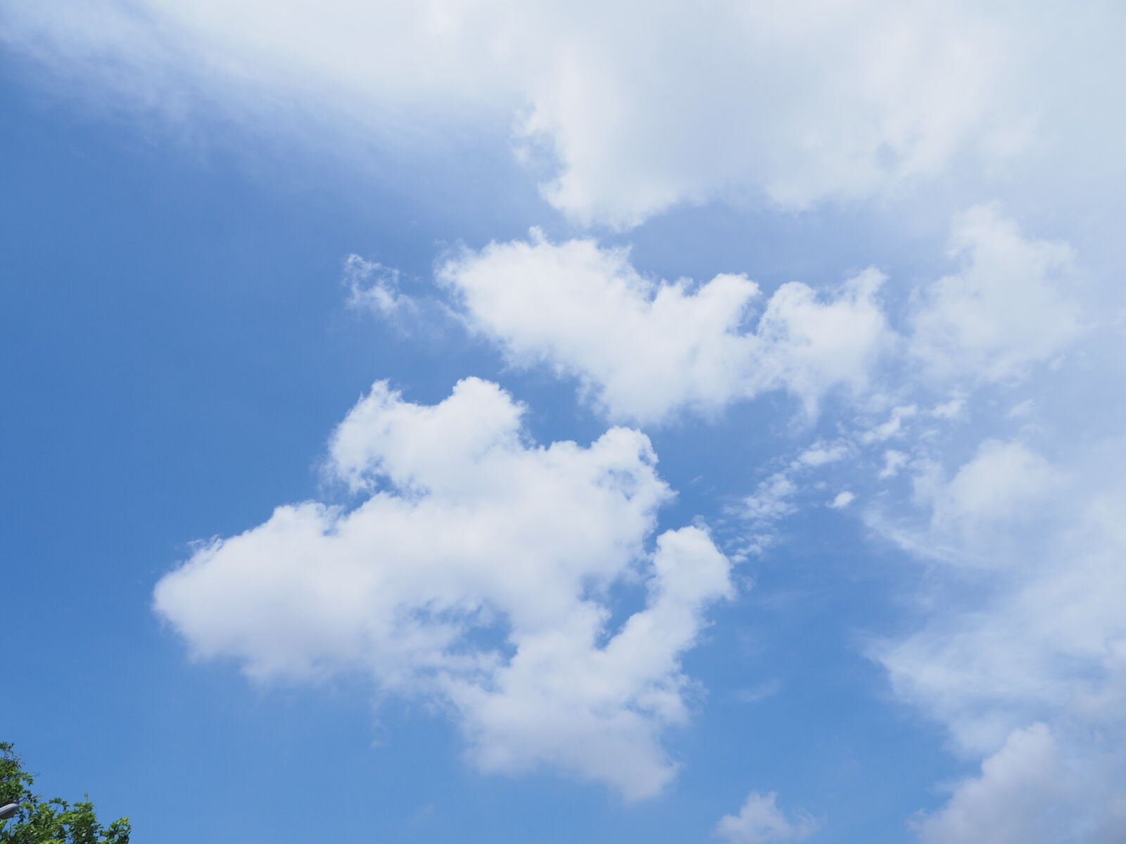 Olympus OM-D E-M10 II sample photo. Blue, blue, sky, clouds photography