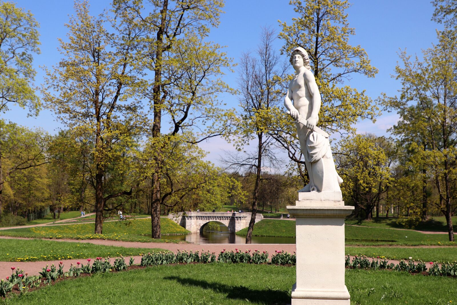 Canon EOS 77D (EOS 9000D / EOS 770D) sample photo. Park, spring, stroll photography
