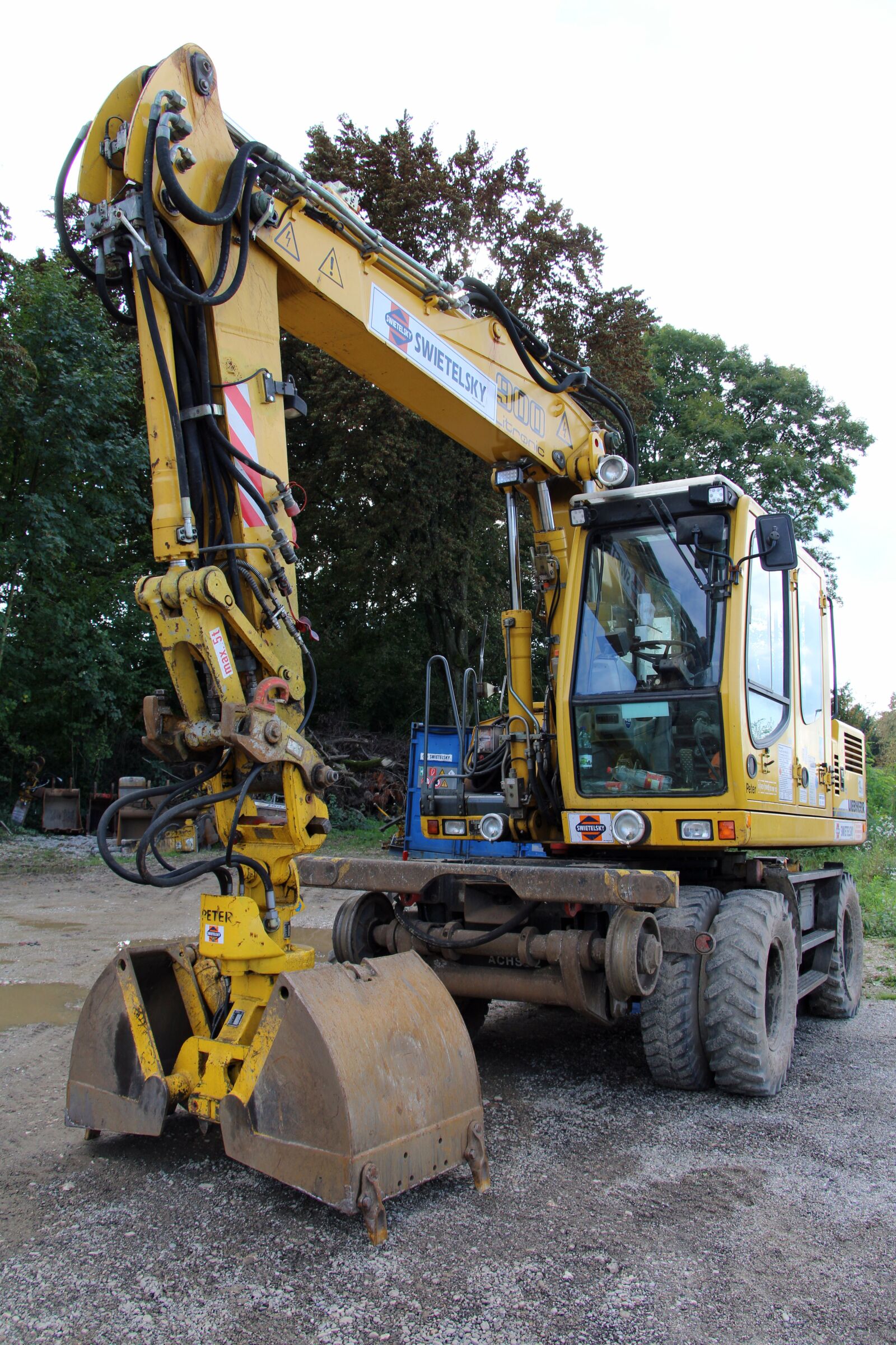 Canon EOS 70D sample photo. Excavators, site, rail photography