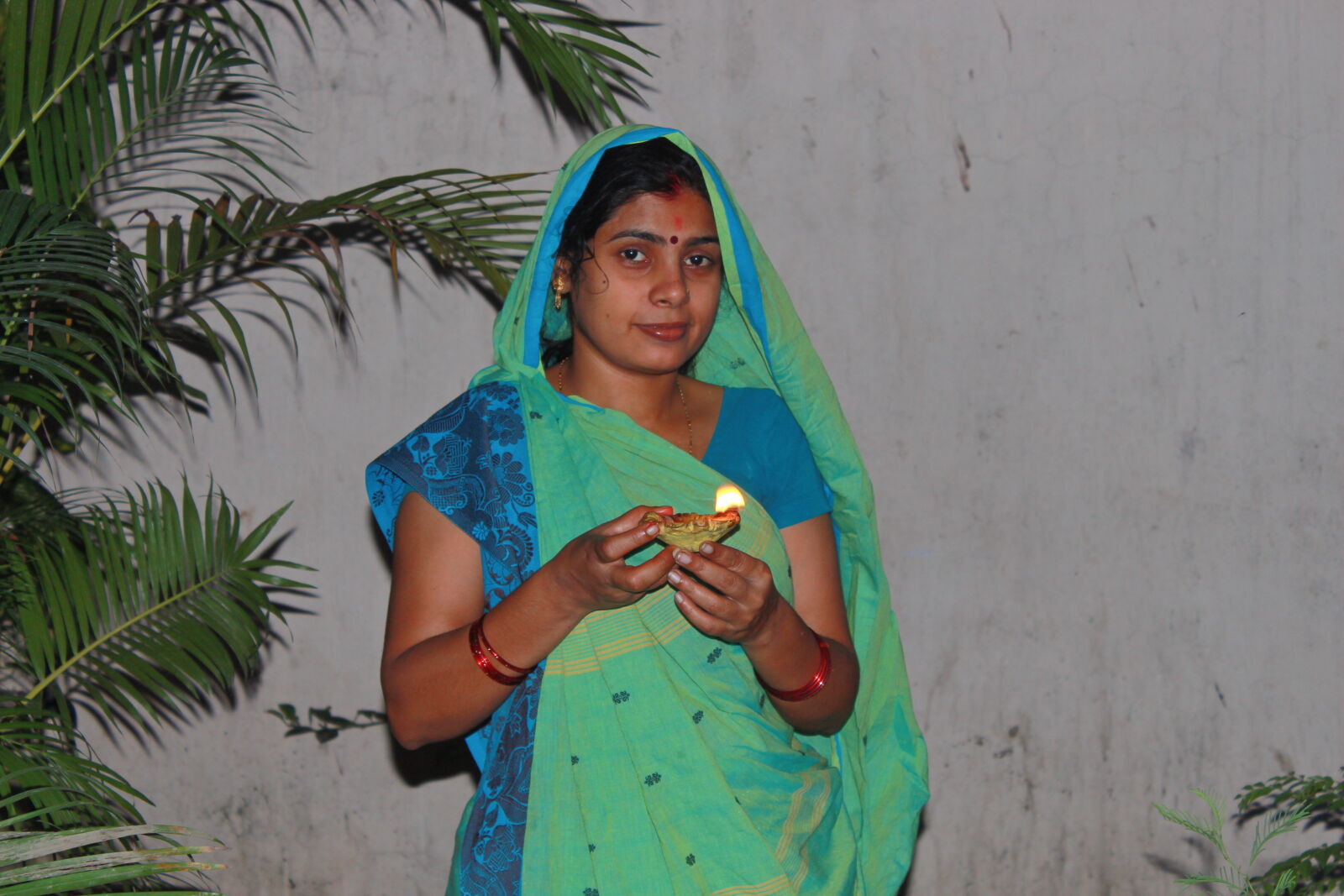 Canon EOS 700D (EOS Rebel T5i / EOS Kiss X7i) sample photo. Beautiful, woman, depwali, diwali photography