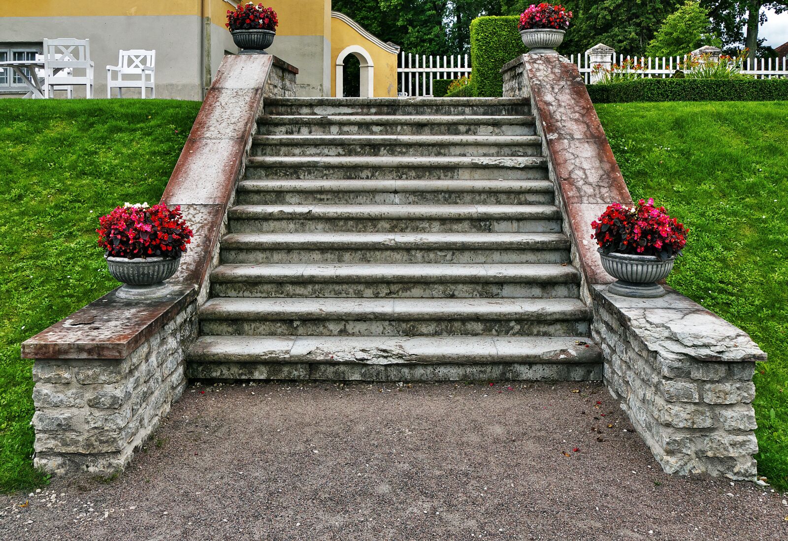Panasonic Lumix DMC-FZ1000 sample photo. Stone stairway, stairs, manor photography