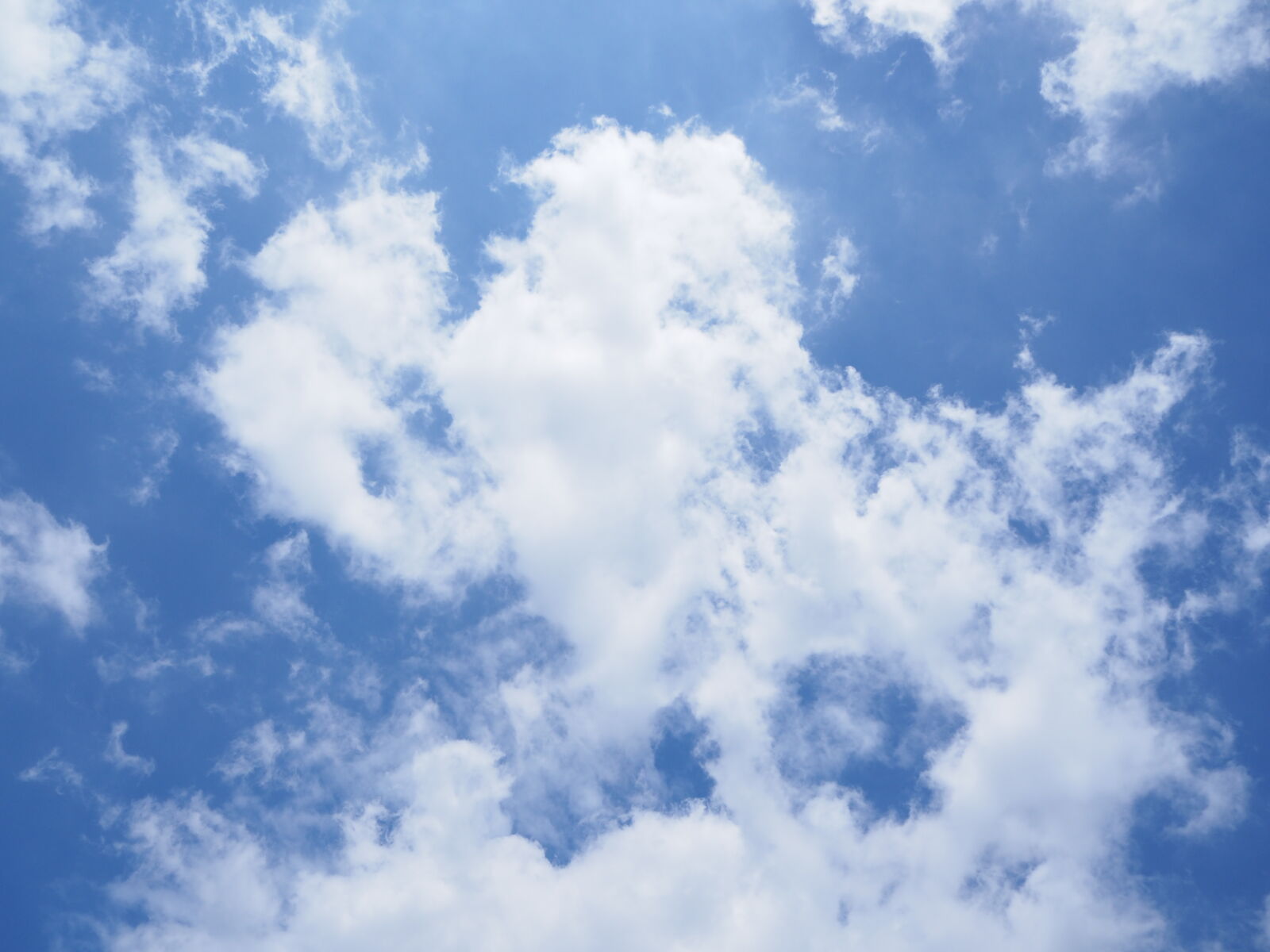 Olympus OM-D E-M10 II sample photo. Blue, blue, sky, clouds photography