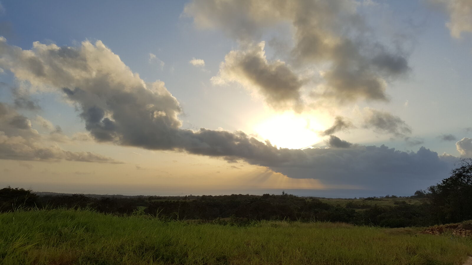 Samsung Galaxy Note5 sample photo. Beach, clouds, cloudy, sky photography