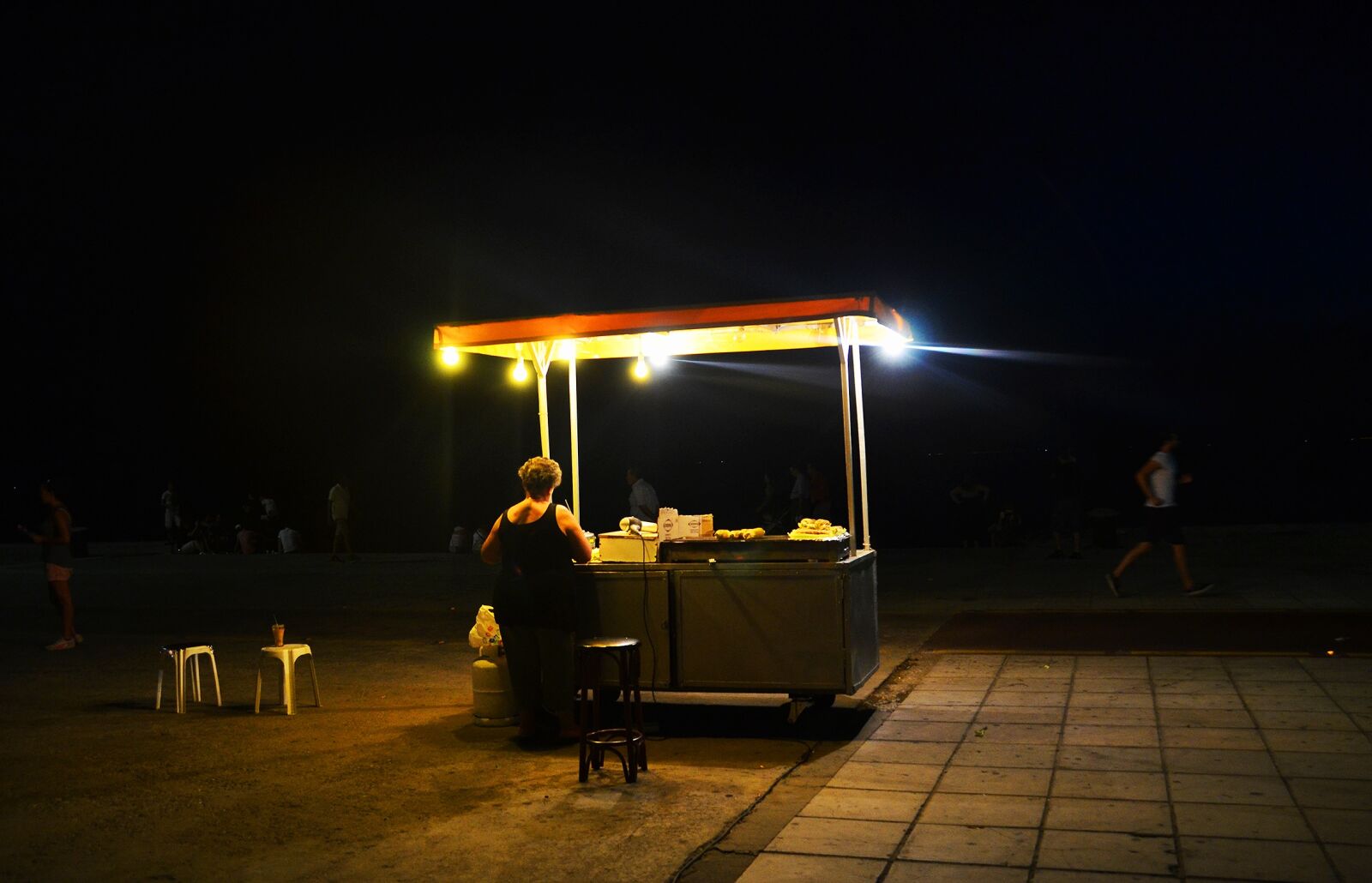 Nikon D7000 sample photo. Sales stand, shop assistant photography