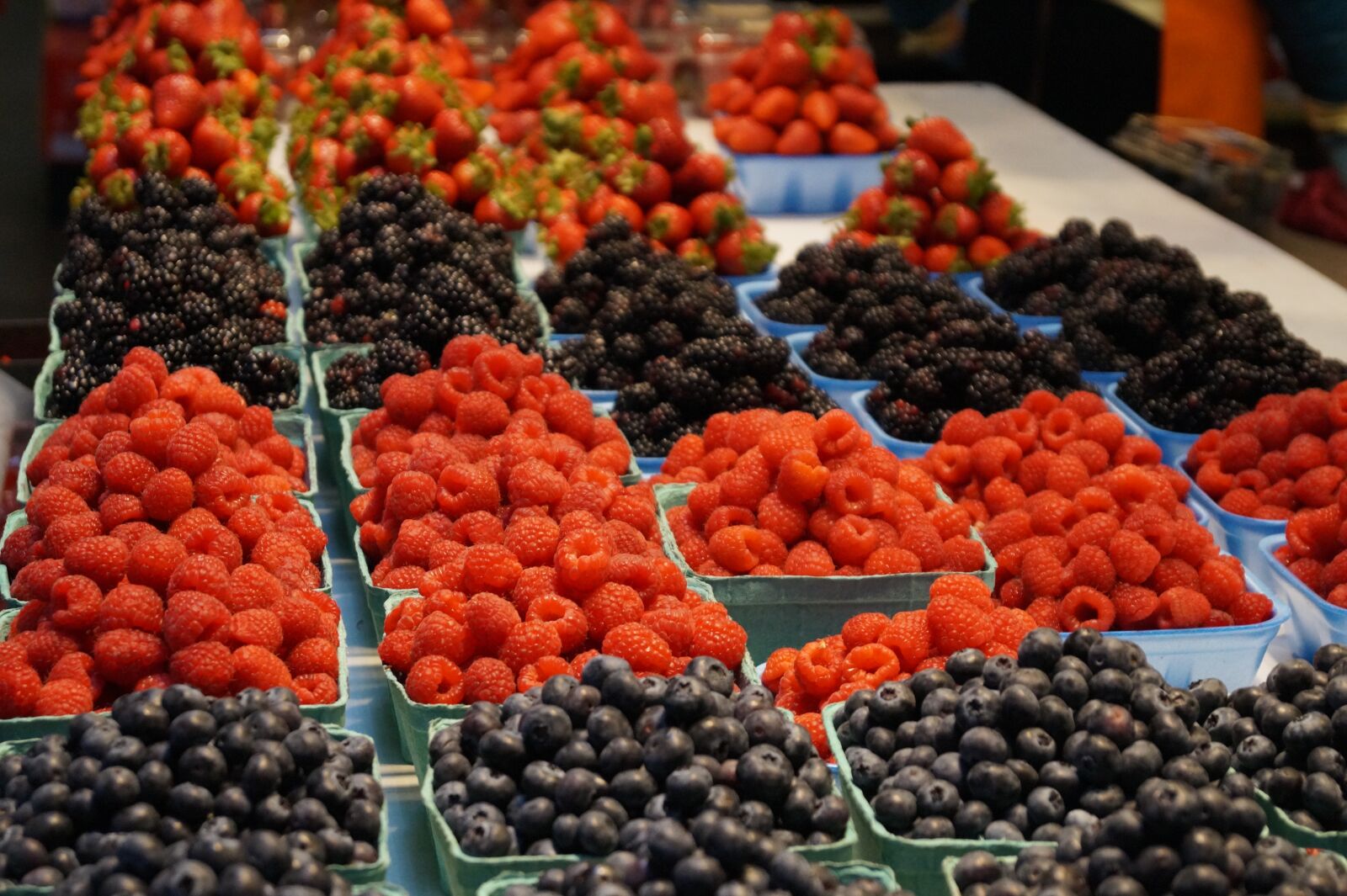 Sony DT 18-55mm F3.5-5.6 SAM II sample photo. Fruit, market, food photography