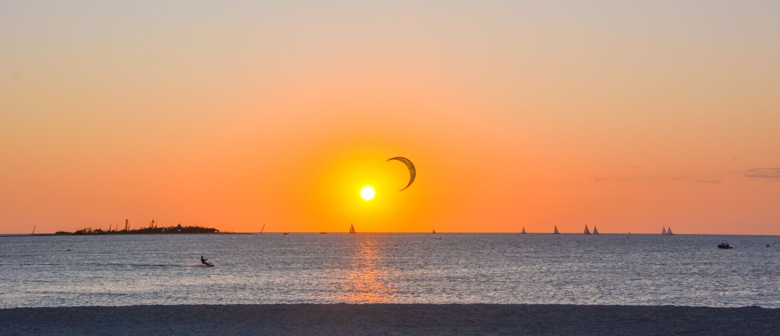 Nikon D5200 sample photo. Sunset, ocean, beach photography