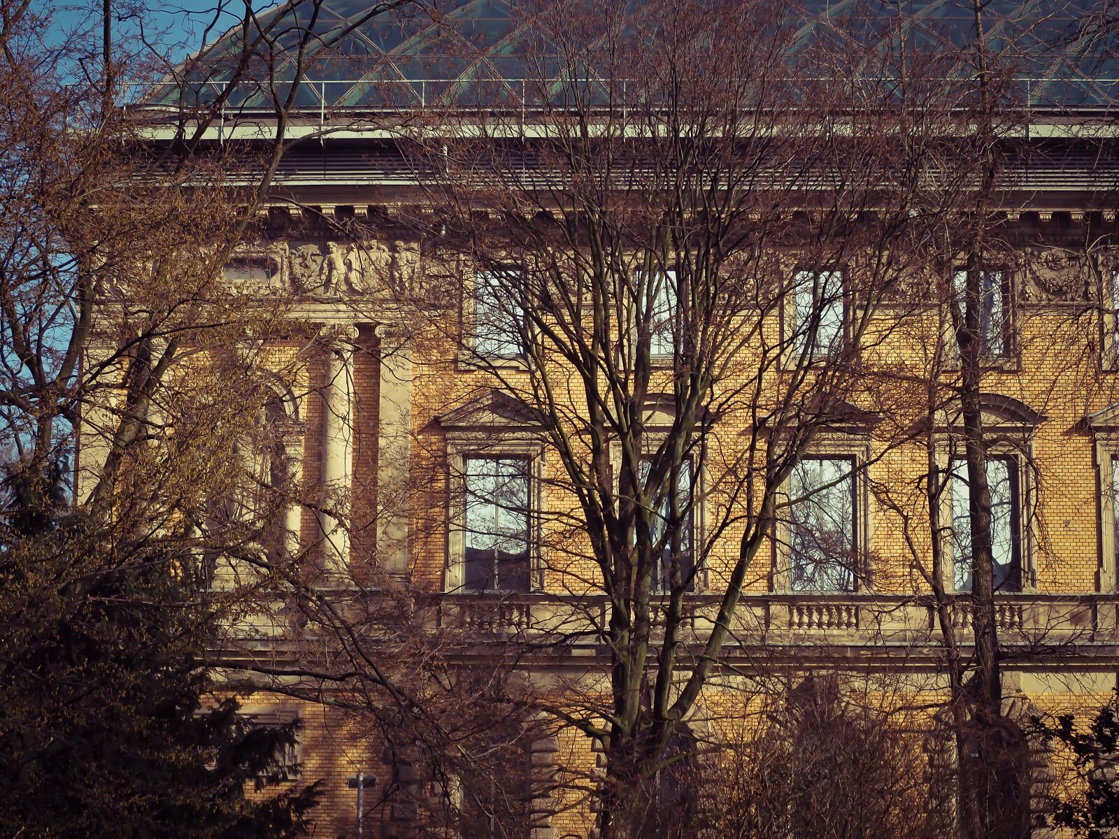 Olympus OM-D E-M10 sample photo. Architecture, facade, building photography
