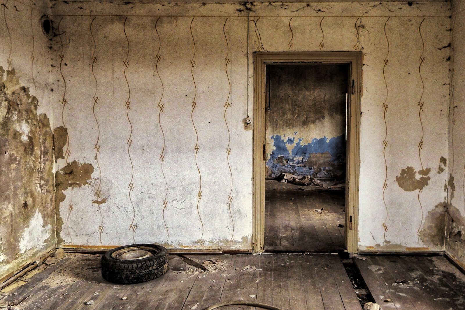 Fujifilm FinePix SL1000 sample photo. Lost places, house, old photography