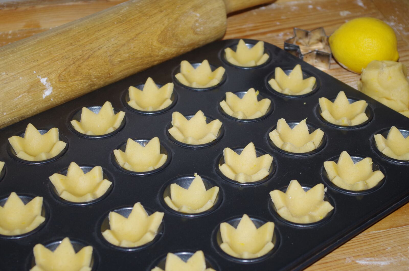 Pentax K-500 sample photo. Cakes, baking, christmas photography