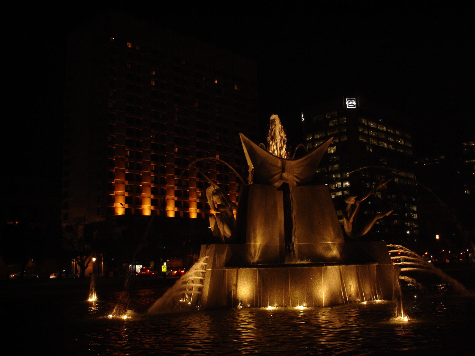 Sony DSC-P200 sample photo. Victoria square photography