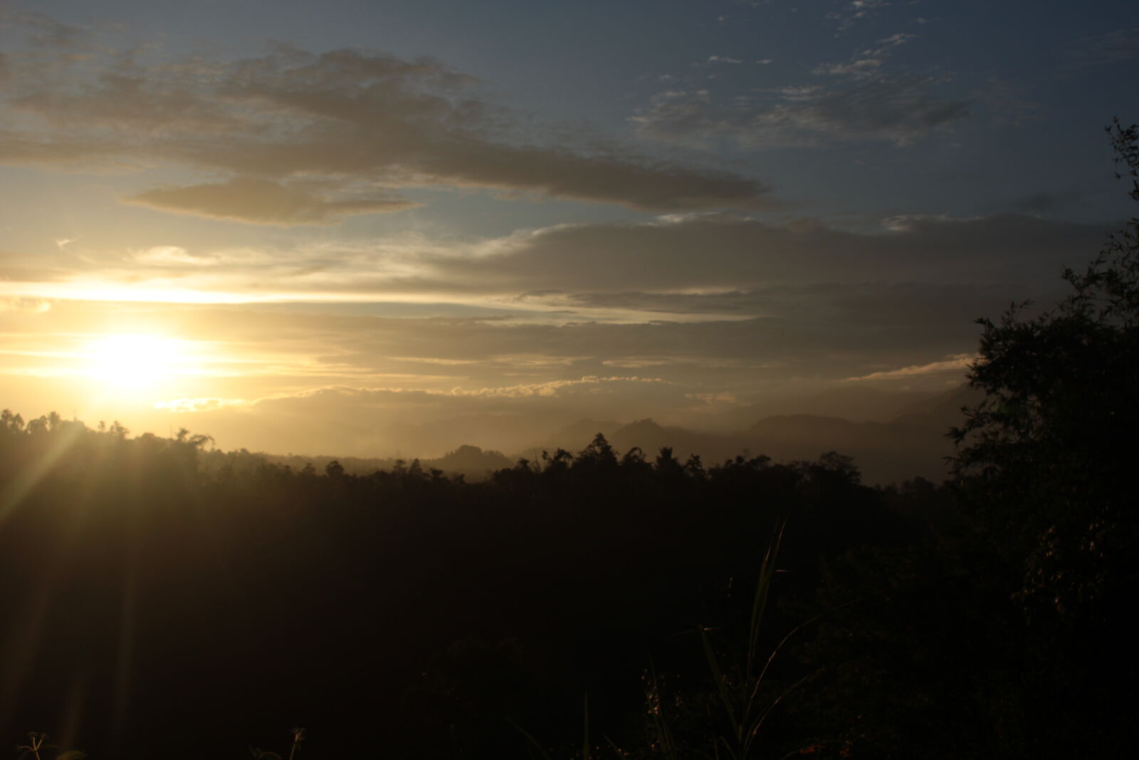 Canon EOS 100D (EOS Rebel SL1 / EOS Kiss X7) + Canon EF-S 18-55mm F3.5-5.6 IS STM sample photo. Sun, set photography