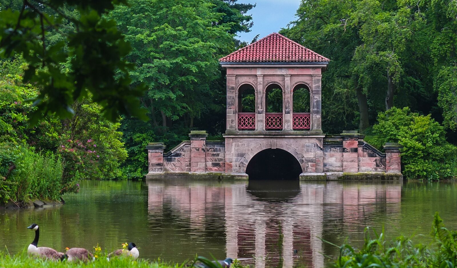Fujifilm X10 sample photo. Architecture, water, lake photography