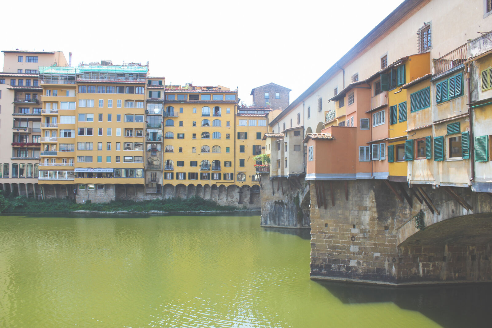 Canon EOS 550D (EOS Rebel T2i / EOS Kiss X4) sample photo. Bridge, colorful, houses, florence photography