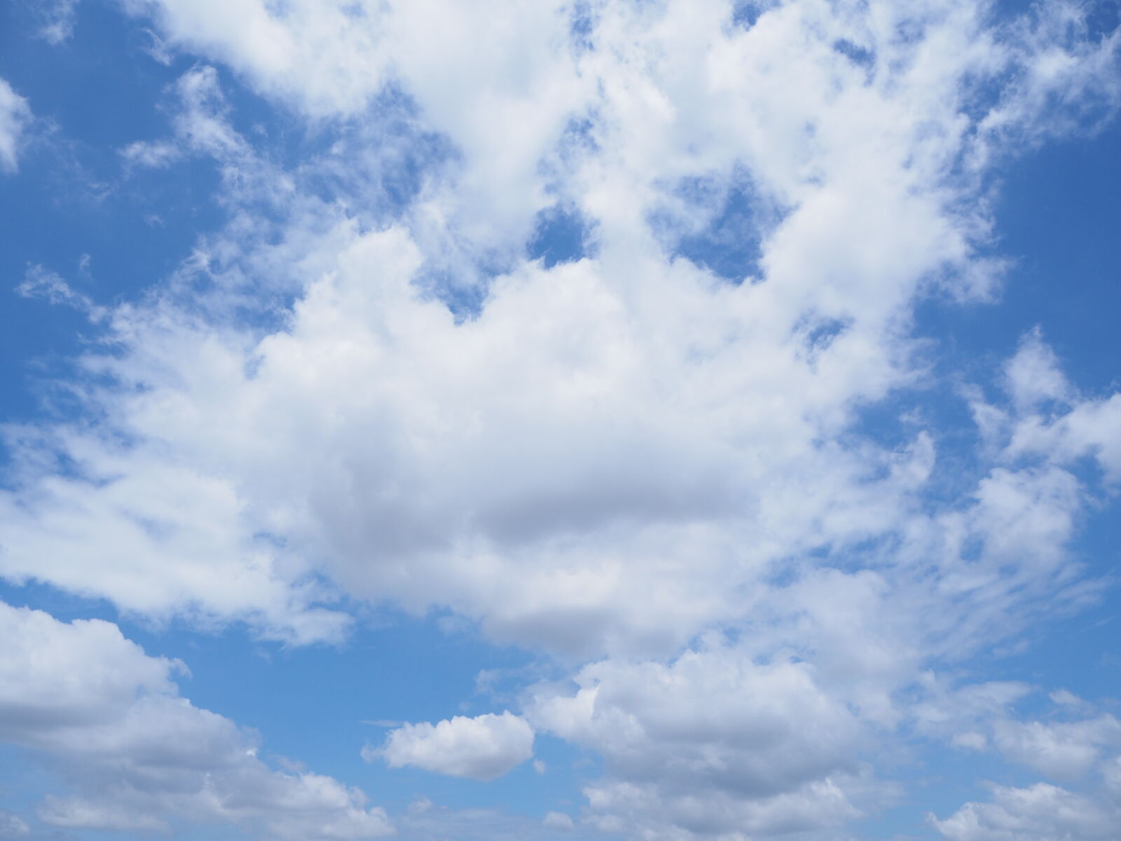 Olympus OM-D E-M10 II sample photo. Blue, blue, sky, clouds photography