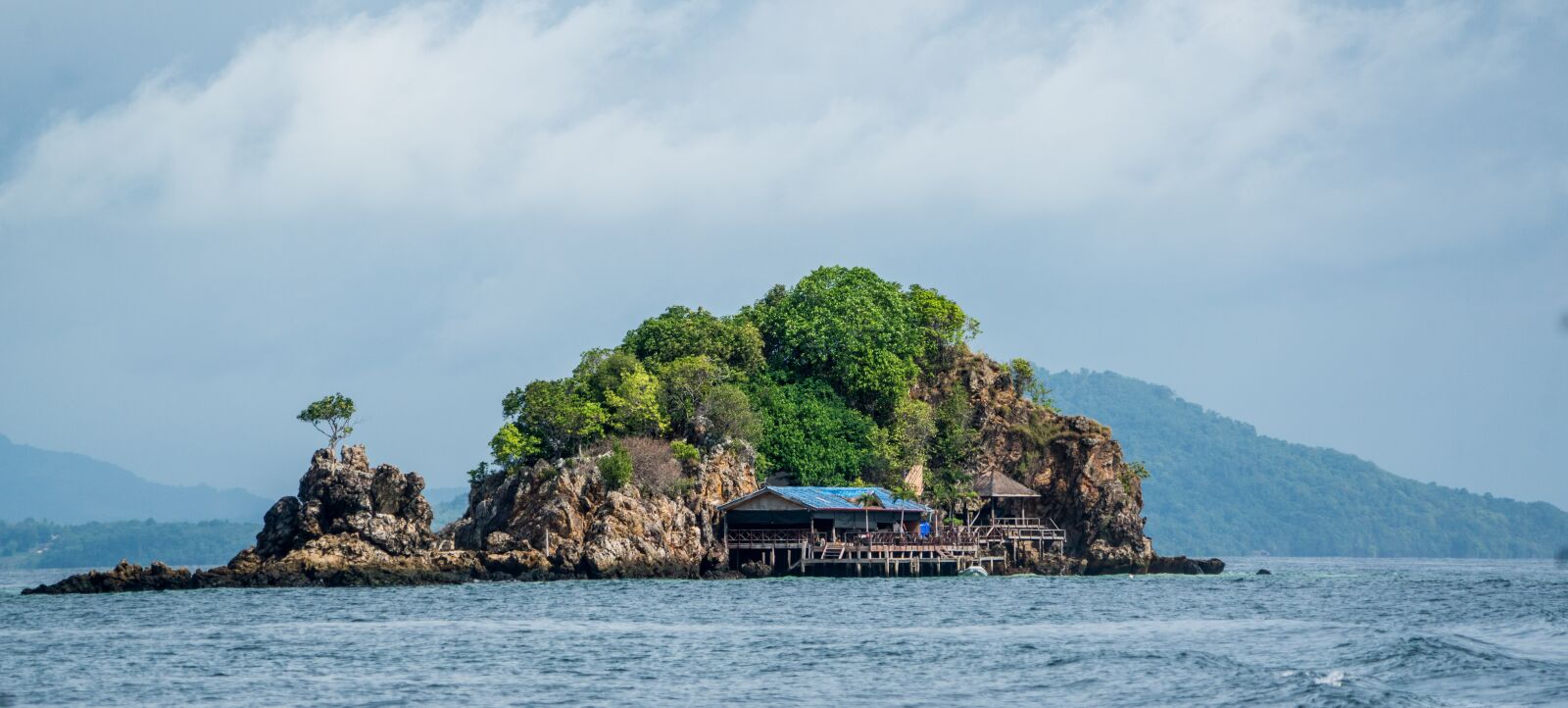 Sony a7R II + Sony FE 24-240mm F3.5-6.3 OSS sample photo. Thailand, phuket, koh phi photography